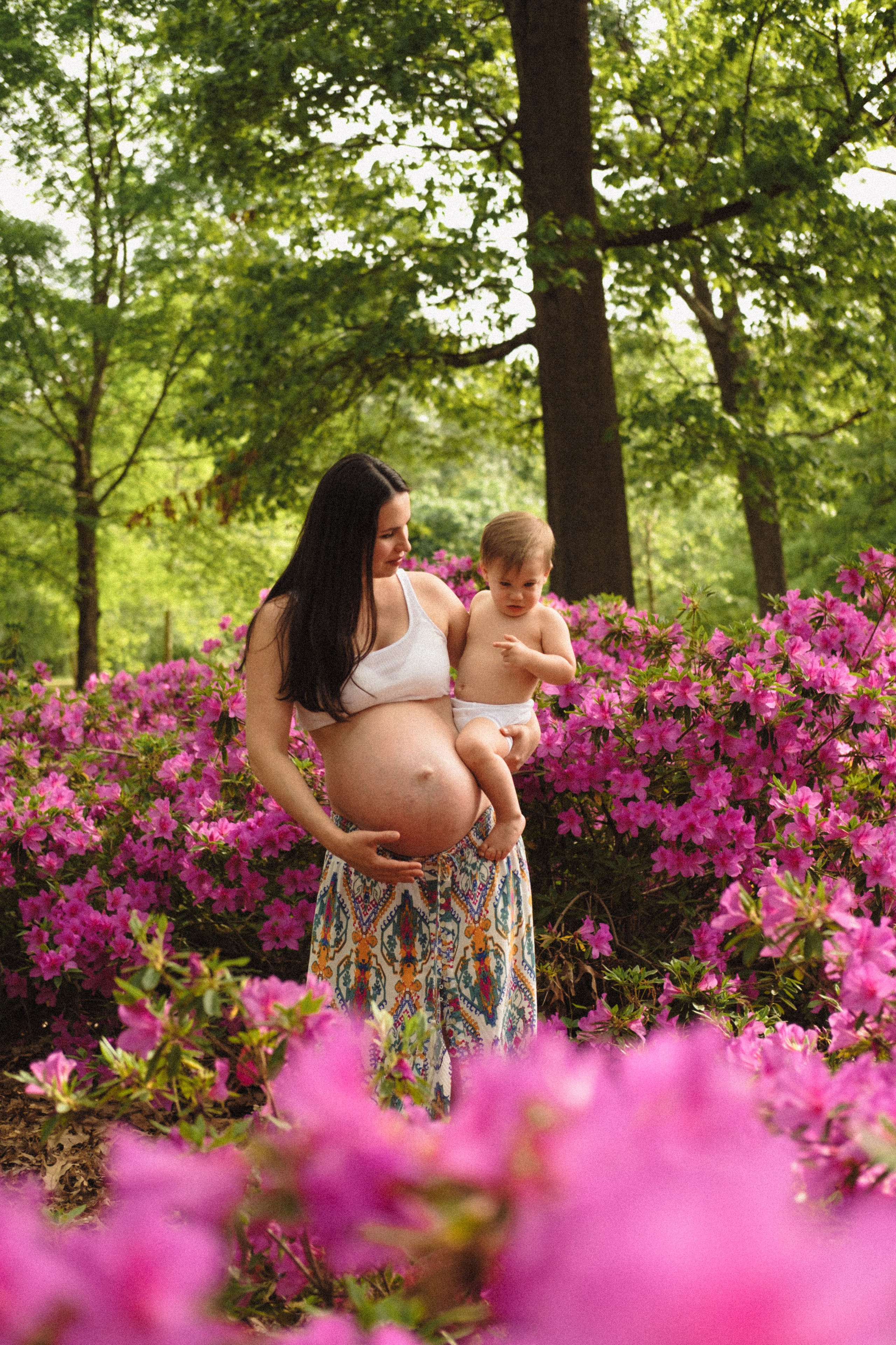 Spring Maternity Session at Bryan Park in Richmond, VA. Family Photographer Anna Dobrovolskaia | Richmond, VA