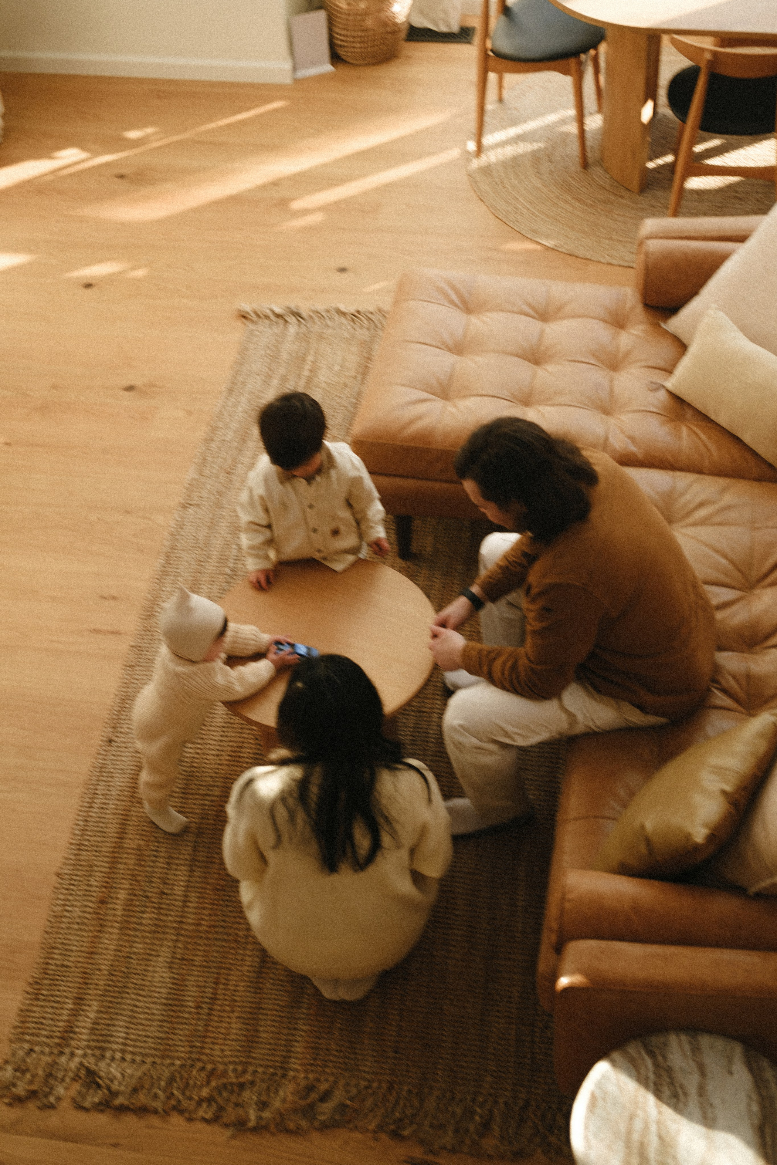 Snowy Family Photo Session at a Cozy Cottage Near Richmond, VA. Family Photographer Anna Dobrovolskaia | Richmond, VA