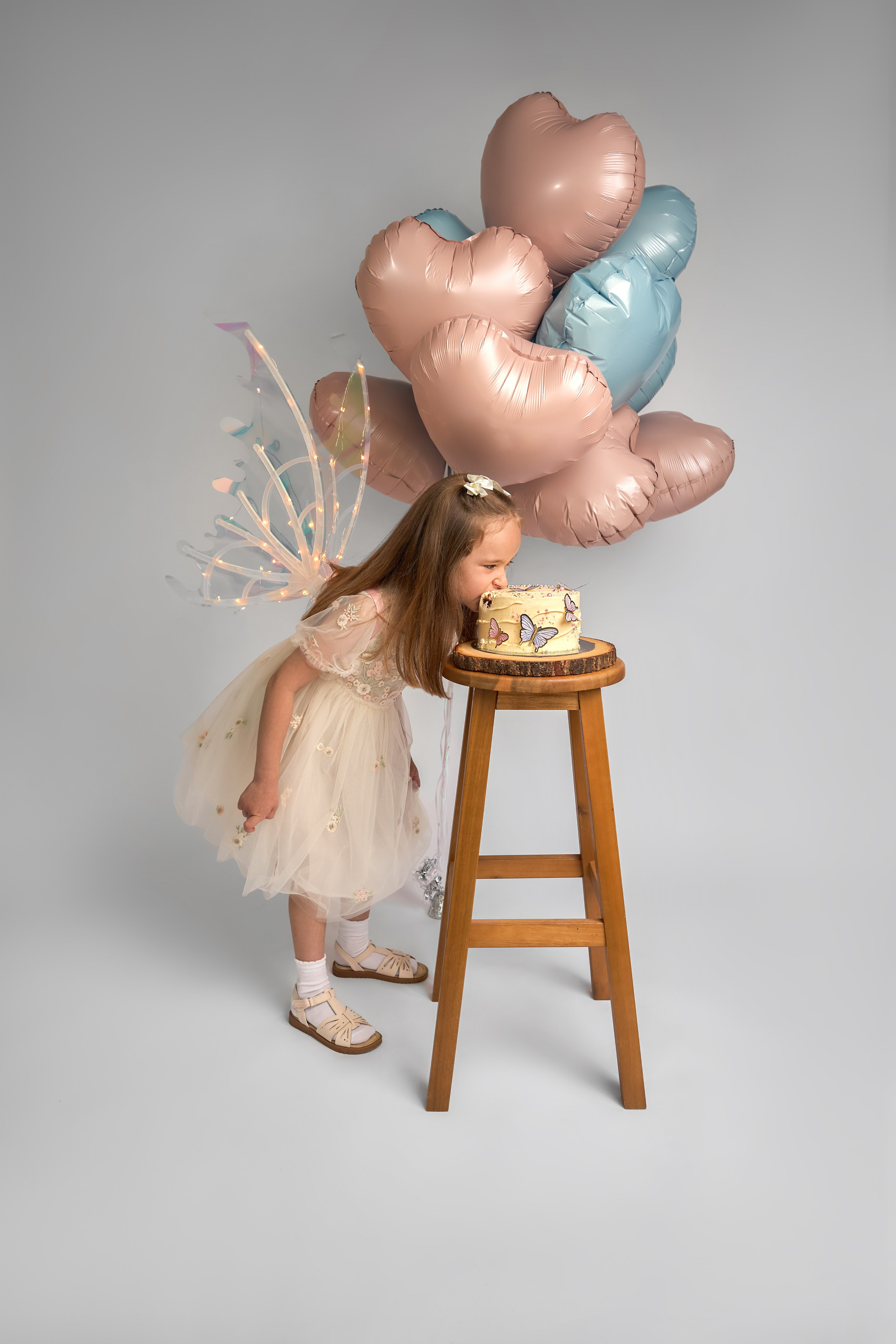 Cake smash photo session Hertfordshire, Stevenage. Stevenage, Hertfordshire family, maternity and newborn photographer