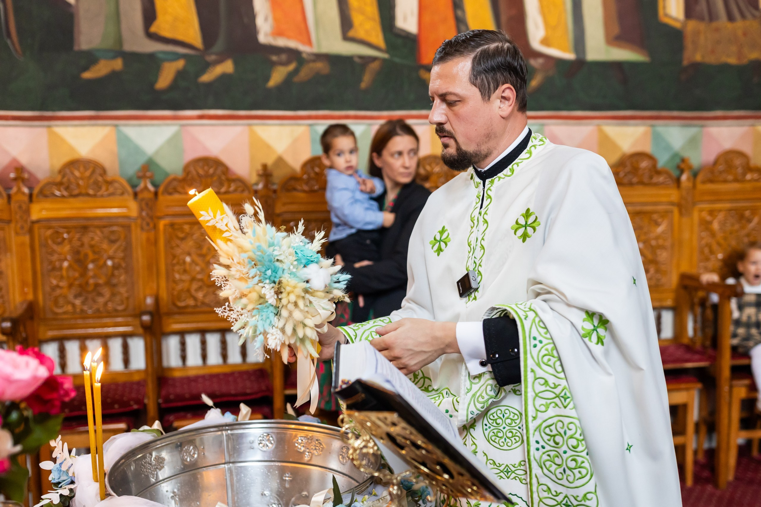 fotograf botez , fotografie botez Botoșani, fotograf Alin Chirilă, amintiri botez, fotografii botez, botez Miruna Parascheva, fotograf copii, fotografie botez în Botoșani-alt="botez , fotografie botez Alin Chirilă, amintiri botez, fotografii emoționante botez Botoșani"-- fotografii-botez-bebelus- amintiri-botez-micuț- moment-sfânt-crestinare- fotografie-emotionanta-botez- detalii-botez-bebelusi- parinti-fericiti-la-botez- fotograf-botez-profesionist- botez-in-biserica-ortodoxa- micuț-botezat-cu-emoție- zâmbete-și-lacrimi-la-botez- bebeluș-la-cristelniță- decor-botez-colorat- botez-cu-dragoste-și-credință- emotie-pura-la-botez- fotograf-botez-botosani- botez-iasi-suceava-fotograf- amintiri-nepretuite-botez-- Preotul ținându-l pe micuțul Mathias Gabriel la botez, în biserica Înălțarea Domnului, Copălău - Detalii de la botezul lui Mathias – lumânare, trusou și icoană - Familia lui Mathias Gabriel alături de micuț, în ziua botezului - Portret emoționant cu mama și bebelușul în brațe, în biserică,fotograf profesionist evenimente Botoșani, Iași, Suceava, Fălticeni, Bacău, Pașcani, Roman - AlinoFotoStudio by Alin Chirilă - servicii foto nuntă, botez, cununie, ședințe foto creative, albume personalizate, fotografii emoționante și calitative pentru cele mai importante momente din viață,fotograf nuntă Botoșani Alin Chirilă, ședință foto botez Iași - AlinoFotoStudio, servicii fotograf profesionist evenimente Suceava, fotograf cununie civilă Fălticeni - Alin Chirilă, album foto nuntă personalizat Bacău.“Bebeluș botezat în biserică, ținut în brațe de nași” • “Detaliu cu lumânarea de botez decorată cu flori albe” • “Părinți emoționați alături de copilul lor la ceremonia de botez” • “Masa festivă de botez cu decor tematic și tort personalizat” • “Momentul în care preotul toarnă apă sfințită pe fruntea bebelușului” “Bebeluș în rochie albă de botez, zâmbind în brațele mamei” • “Detaliu cu cruciulița de botez așezată pe o pernă de satin” • “Părinți și nași aprinzând lumânările în timpul ceremoniei de botez” • “Tort de botez decorat cu figurine tematice și numele copilului” • “Copil botezat dormind liniștit în pătuțul decorat festiv” • “Momentul în care preotul binecuvântează copilul în fața altarului” • “Invitați adunându-se în jurul mesei festive la petrecerea de botez” • “Bebeluș ținând în mână o jucărie personalizată primită la botez” • “Familie fericită pozând împreună după ceremonia de botez” • “Decor tematic cu baloane și flori la locația petrecerii de botez” fotograf Botoșani fotograf evenimente fotograf botez Alin Chirila fotograf alinofotostudio.fotograf botez Amelis Maria, fotografie botez Botoșani, fotograf Alin Chirilă, amintiri botez, fotografii botez, botez Amelis Maria, fotograf copii, fotografie botez în Botoșani,