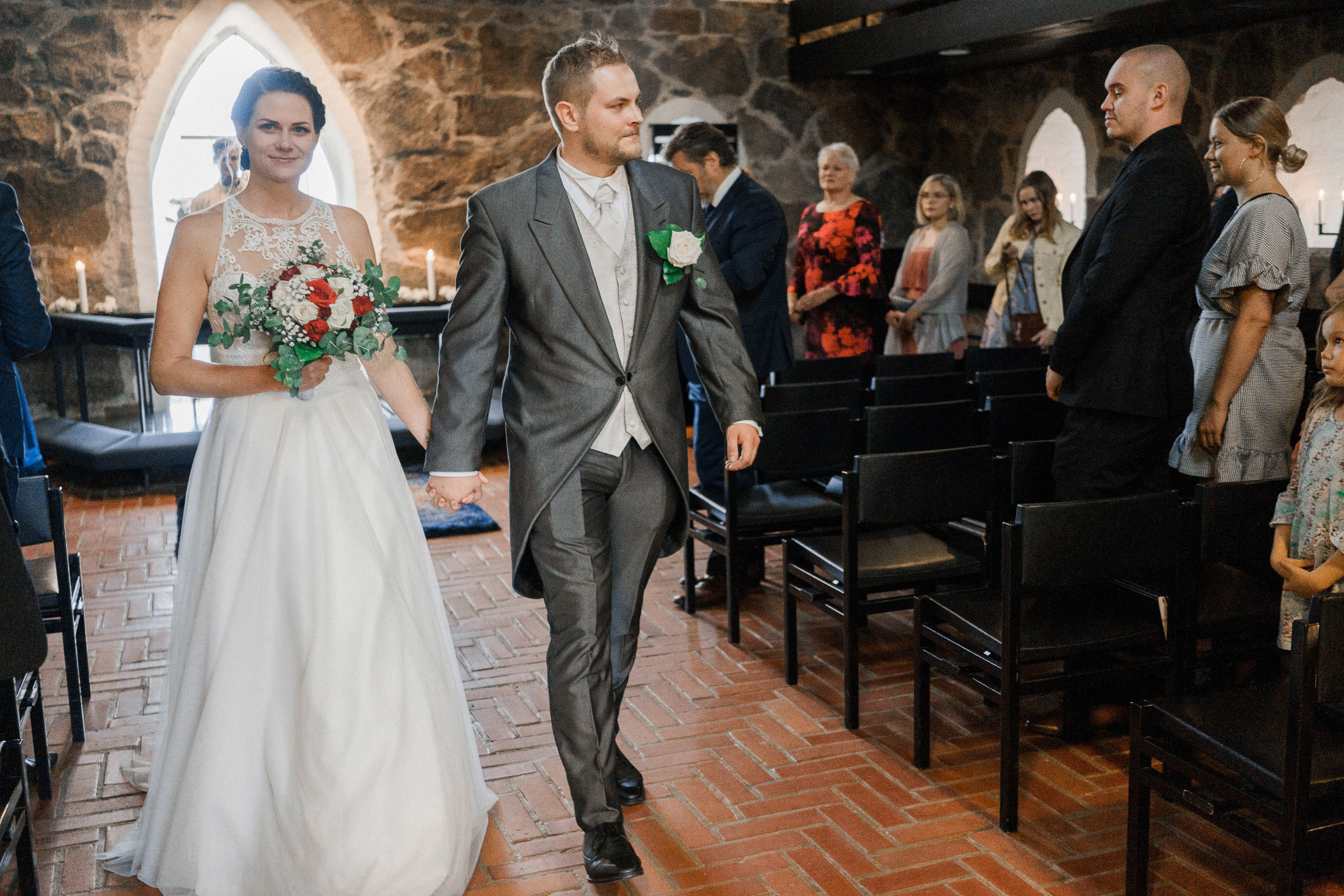 Hääkivaaja Helsingissä, vihkikuvaus Puotilan kappeli