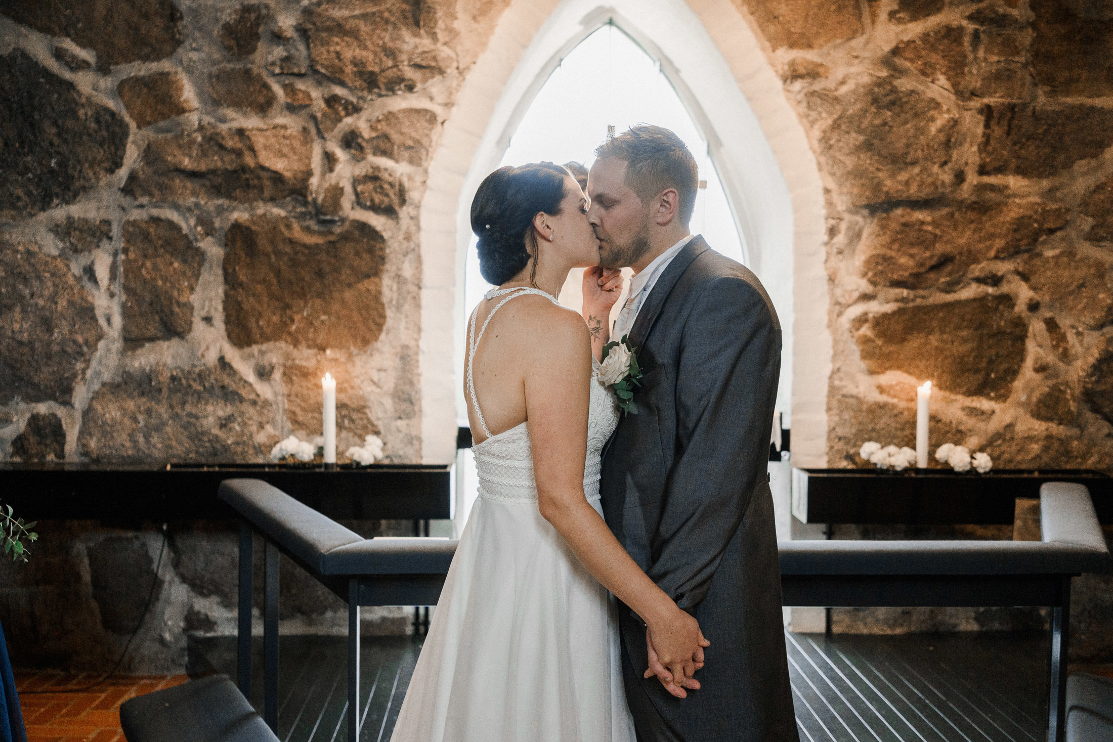 Hääkivaaja Helsingissä, vihkikuvaus Puotilan kappeli