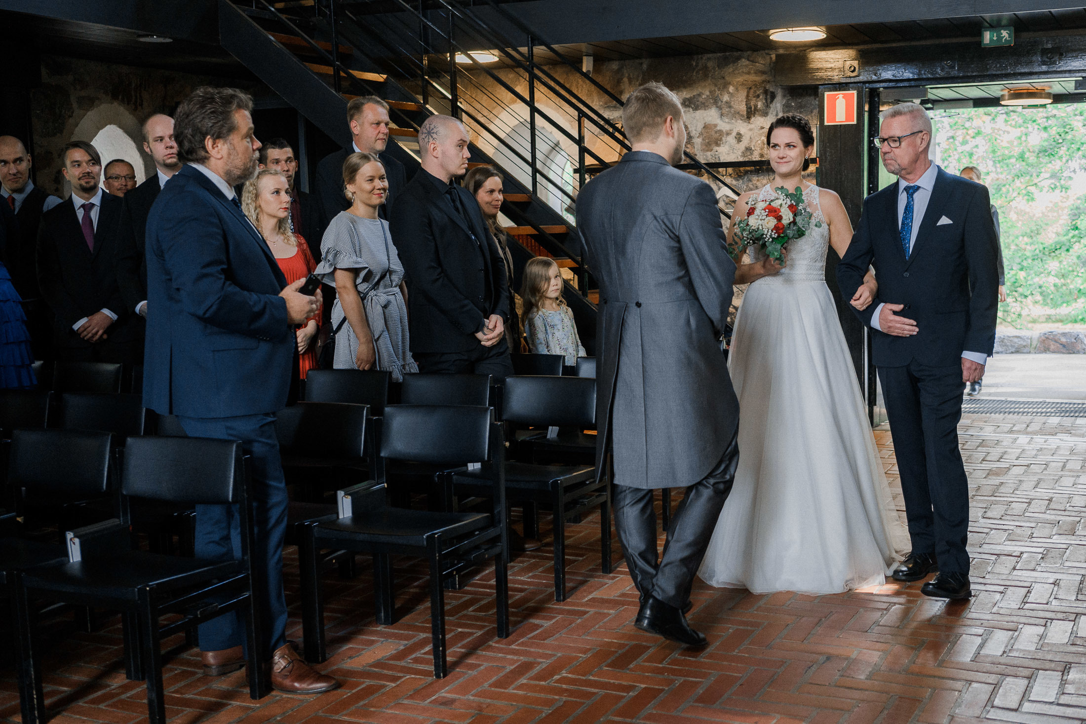 Hääkivaaja Helsingissä, vihkikuvaus Puotilan kappeli