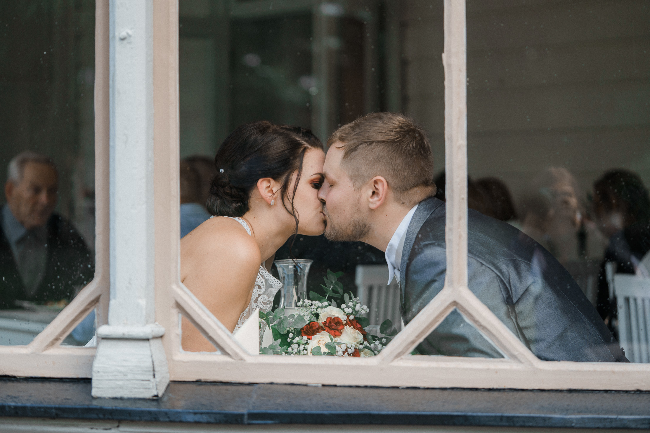 Hääkivaaja Helsingissä, vihkikuvaus Puotilan kappeli