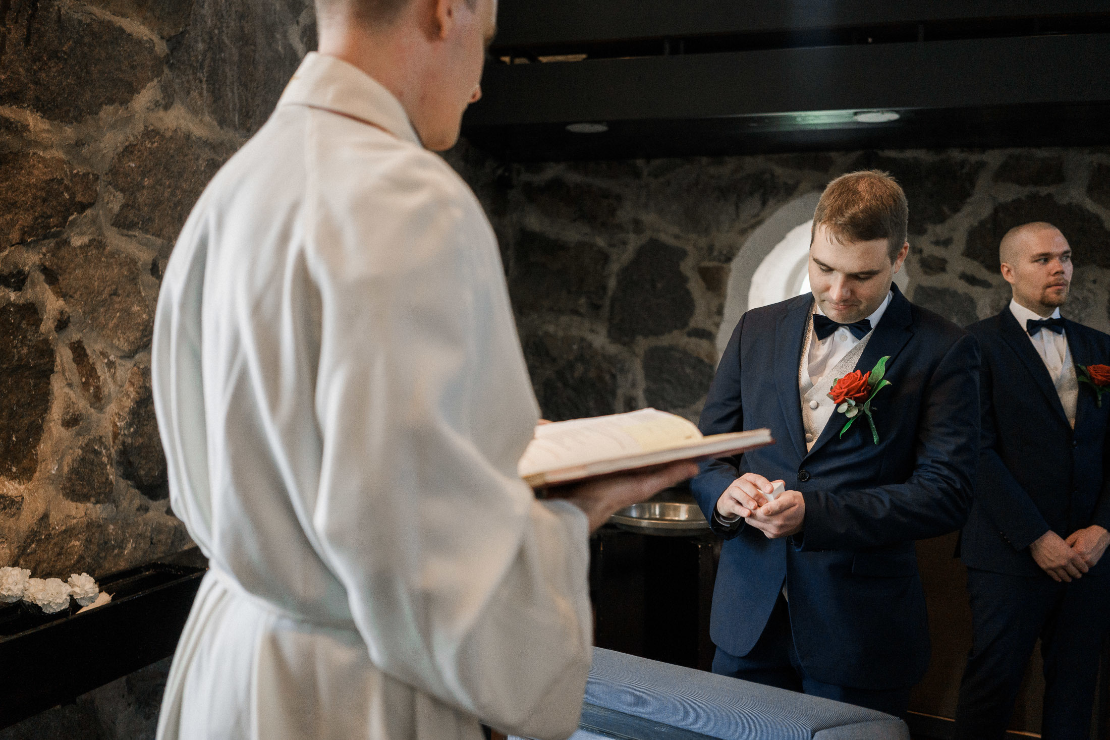 Hääkivaaja Helsingissä, vihkikuvaus Puotilan kappeli