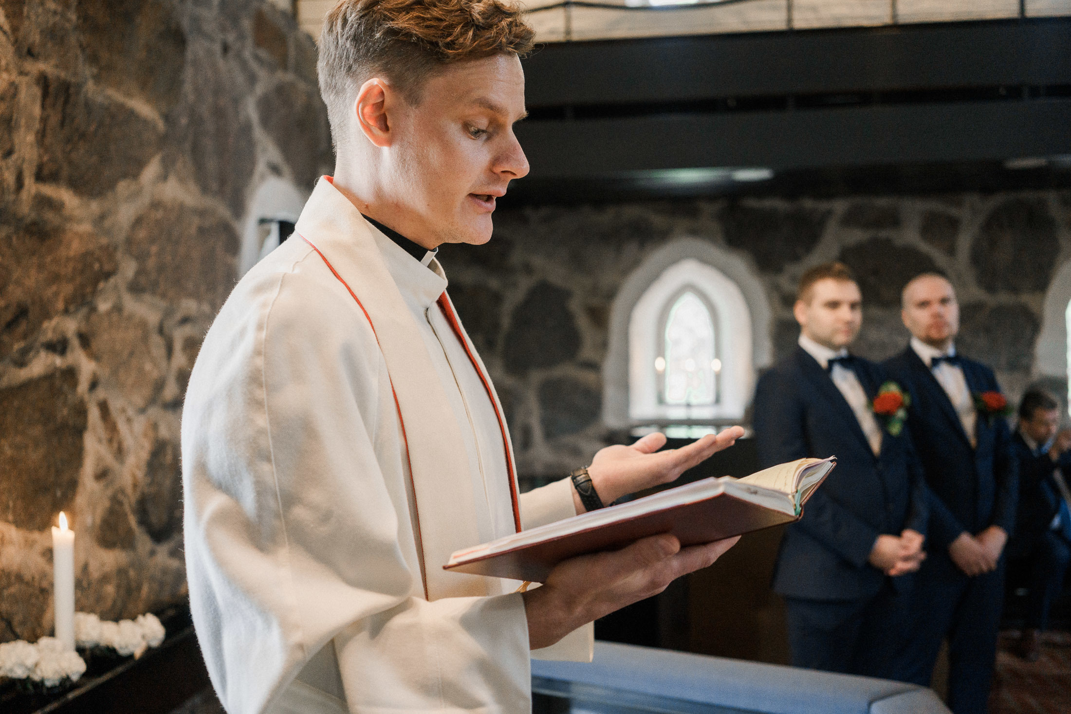 Hääkivaaja Helsingissä, vihkikuvaus Puotilan kappeli