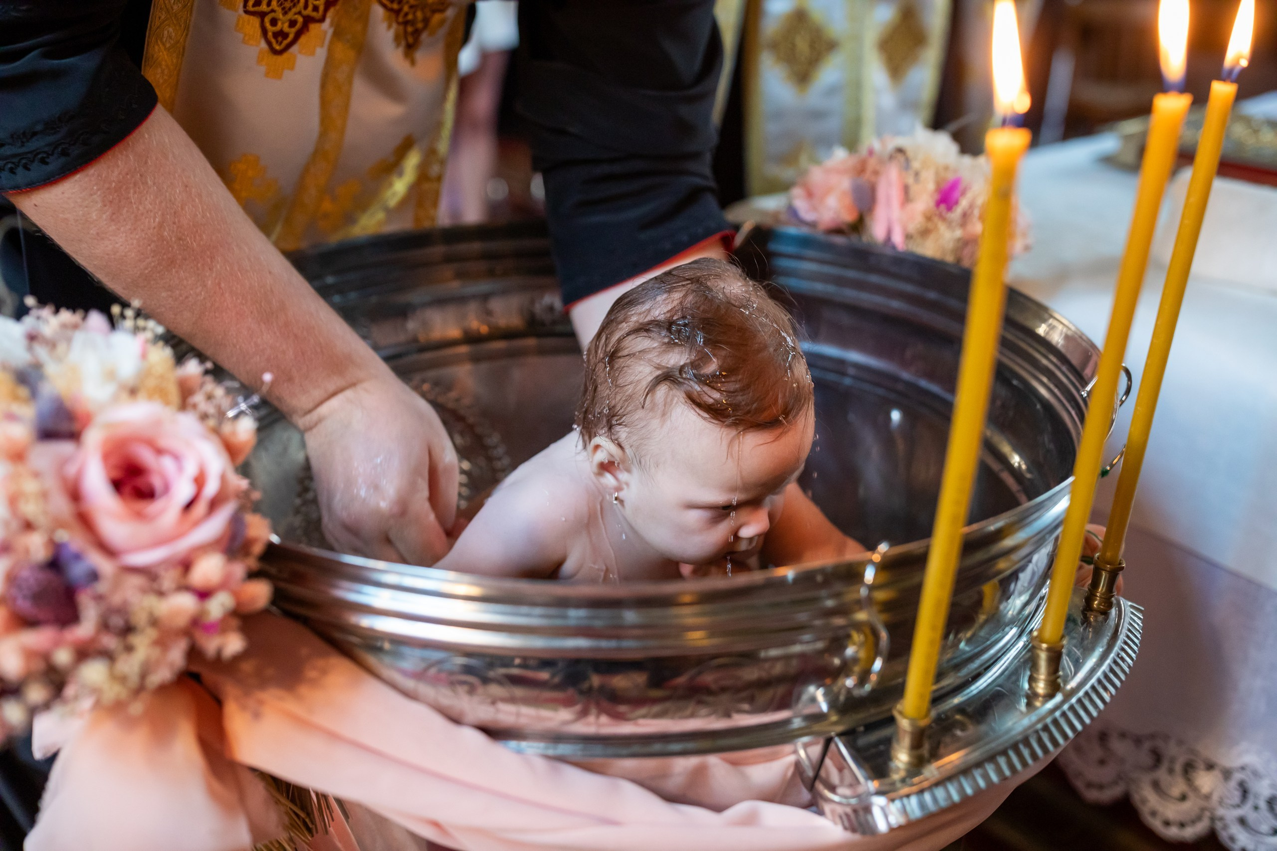 fotograf botez , fotografie botez Botoșani, fotograf Alin Chirilă, amintiri botez, fotografii botez, botez Miruna Parascheva, fotograf copii, fotografie botez în Botoșani-alt="botez , fotografie botez Alin Chirilă, amintiri botez, fotografii emoționante botez Botoșani"-- fotografii-botez-bebelus- amintiri-botez-micuț- moment-sfânt-crestinare- fotografie-emotionanta-botez- detalii-botez-bebelusi- parinti-fericiti-la-botez- fotograf-botez-profesionist- botez-in-biserica-ortodoxa- micuț-botezat-cu-emoție- zâmbete-și-lacrimi-la-botez- bebeluș-la-cristelniță- decor-botez-colorat- botez-cu-dragoste-și-credință- emotie-pura-la-botez- fotograf-botez-botosani- botez-iasi-suceava-fotograf- amintiri-nepretuite-botez-- Preotul ținându-l pe micuțul Mathias Gabriel la botez, în biserica Înălțarea Domnului, Copălău - Detalii de la botezul lui Mathias – lumânare, trusou și icoană - Familia lui Mathias Gabriel alături de micuț, în ziua botezului - Portret emoționant cu mama și bebelușul în brațe, în biserică,fotograf profesionist evenimente Botoșani, Iași, Suceava, Fălticeni, Bacău, Pașcani, Roman - AlinoFotoStudio by Alin Chirilă - servicii foto nuntă, botez, cununie, ședințe foto creative, albume personalizate, fotografii emoționante și calitative pentru cele mai importante momente din viață,fotograf nuntă Botoșani Alin Chirilă, ședință foto botez Iași - AlinoFotoStudio, servicii fotograf profesionist evenimente Suceava, fotograf cununie civilă Fălticeni - Alin Chirilă, album foto nuntă personalizat Bacău.“Bebeluș botezat în biserică, ținut în brațe de nași” • “Detaliu cu lumânarea de botez decorată cu flori albe” • “Părinți emoționați alături de copilul lor la ceremonia de botez” • “Masa festivă de botez cu decor tematic și tort personalizat” • “Momentul în care preotul toarnă apă sfințită pe fruntea bebelușului” “Bebeluș în rochie albă de botez, zâmbind în brațele mamei” • “Detaliu cu cruciulița de botez așezată pe o pernă de satin” • “Părinți și nași aprinzând lumânările în timpul ceremoniei de botez” • “Tort de botez decorat cu figurine tematice și numele copilului” • “Copil botezat dormind liniștit în pătuțul decorat festiv” • “Momentul în care preotul binecuvântează copilul în fața altarului” • “Invitați adunându-se în jurul mesei festive la petrecerea de botez” • “Bebeluș ținând în mână o jucărie personalizată primită la botez” • “Familie fericită pozând împreună după ceremonia de botez” • “Decor tematic cu baloane și flori la locația petrecerii de botez” fotograf Botoșani fotograf evenimente fotograf botez Alin Chirila fotograf alinofotostudio.fotograf botez Amelis Maria, fotografie botez Botoșani, fotograf Alin Chirilă, amintiri botez, fotografii botez, botez Amelis Maria, fotograf copii, fotografie botez în Botoșani,