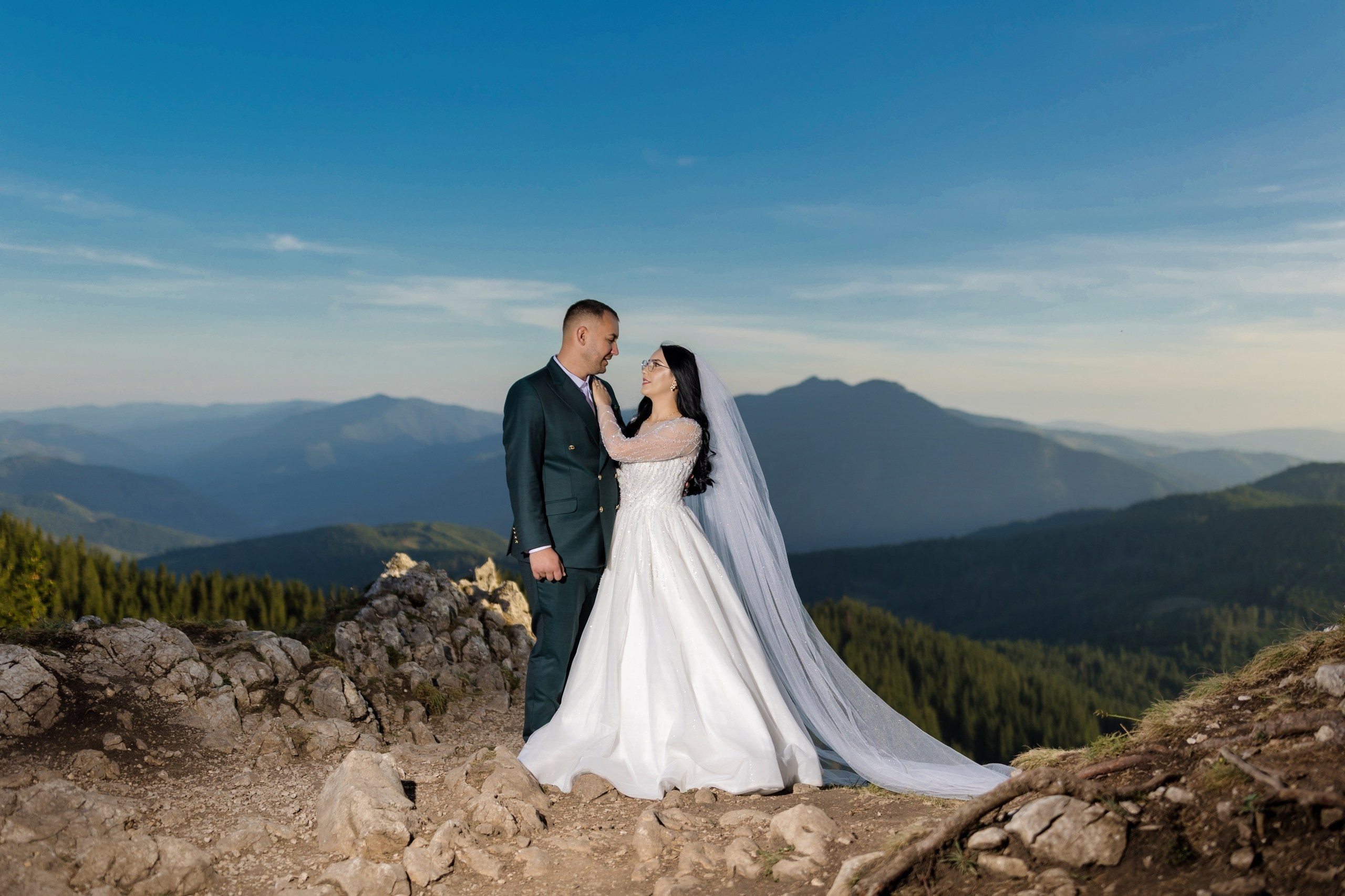 - nunta--fotograf-profesionist-botosani - fotografie-nunta-romantica - imagini-nunta-in-natura-alin-chirila-fotograf - fotografii-cuplu-indragostit-nunta-botosani - sedinta-foto-miri-andrei-iustina-alinofotostudio - amintiri-din-nunta-realizate-de-fotograf-profesionist - povestea-nuntii-andrei-si-iustina-in-imagini-alinofotostudio-fotograf evenimente- evenimente Botoșani -fotograf Suceava - fotograf Iași- servicii foto. servicii foto Botoșani. servicii foto video Botoșani. fotograf nunta. fotograf evenimente. fotograf nunta Botoșani. Alin chirila. Alin chirila fotograf. Alinofotostudio.- servicii foto. servicii foto Botoșani. servicii foto video Botoșani. fotograf nunta. fotograf evenimente. fotograf nunta Botoșani. Alin chirila. Alin chirila fotograf. Alinofotostudio.fotograf stare civilă,poze stare civilă,album foto stare civilă,servicii foto suceava,fotograf evenimente suceava,fotograf nuntă suceava,poze cununie civilă,ședință foto stare civilă,sesiune foto suceava,fotograf profesionist suceava,fotograf botosani,stare civila botosani,alinofotostudio,alin chirila fotograf.servicii foto. servicii foto Botoșani. servicii foto video Botoșani. fotograf nunta. fotograf evenimente. fotograf nunta Botoșani. Alin chirila. Alin chirila fotograf. Alinofotostudio.fotograf stare civilă,poze stare civilă,album foto stare civilă,servicii foto suceava,fotograf evenimente suceava,fotograf nuntă suceava,poze cununie civilă,ședință foto stare civilă,sesiune foto suceava,fotograf profesionist suceava,fotograf botosani,stare civila povestitor prin fotografiebotosani,alinofotostudio,alin chirila fotograf,servicii foto. servicii foto Botoșani. servicii foto video Botoșani. fotograf nunta. fotograf evenimente. fotograf nunta Botoșani. Alin chirila. Alin chirila fotograf. Alinofotostudio.fotograf stare civilă,poze stare civilă,album foto stare civilă,servicii foto suceava,fotograf evenimente suceava,fotograf nuntă suceava,poze cununie civilă,ședință foto stare civilă,sesiune foto suceava,fotograf profesionist suceava,fotograf botosani,stare civila botosani,alinofotostudio,alin chirila fotograf,cununie religioasă botoșani,andreea și neculai,capela militară botoșani,foto conacul zăicești,fotograf nuntă botoșani,fotograf cununie religioasă,foto evenimente botoșani,poze cununie capela militară,ședință foto zăicești,fotograf profesionist botoșaniMire și mireasă – Sergiu & Liliana – ziua nunții, 2024 - Emoții în ziua nunții – Sergiu și Liliana - Dansul mirilor – fotografie artistică nuntă 2024 - Sedinta foto romantică în natură – Sergiu & Liliana - Rochia de mireasă și detalii de nuntă elegan-Album de cununie civilă Florin și Anda – Fotografii profesionale realizate de Alin Chirilă în Botoșani -fotograf prin fotografie-Ședință foto Trash the Dress pe muntele Rarău cu Iulian și Iuliana – fotografie de cuplu, natură montană, emoție autentică surprinsă de Alin Chirilă, povestitor prin fotografie.- "Iulian și Iuliana pe crestele Rarăului – fotografie Trash the Dress în natură" - "Cuplu îmbrățișat la apus pe muntele Rarău – ședință foto după nuntă" - "Rochie de mireasă în vânt pe munte – Trash the Dress Rarău-1. Iulian și Iuliana pe muntele Rarău – ședință foto Trash the Dress în natură, cu peisaj montan spectaculos 2. Cuplu în îmbrățișare pe Rarău – emoție autentică surprinsă după nuntă 3. Rochie de mireasă în bătaia vântului – fotografie artistică Trash the Dress în munți 4. Mire și mireasă privind spre orizont – dragoste și libertate pe muntele Rarău 5. Iuliana zâmbind în rochia de mireasă – portret în natură, Trash the Dress 6. Iulian ținându-și mireasa de mână – ședință foto romantică pe munte 7. Detaliu cu rochia pe stâncă – estetică naturală Trash the Dress Rarău 8. Cuplu în mers pe poteca Rarăului – fotografie simbolică de după nuntă 9. Apus de soare pe Rarău în spatele mirilor – imagine de poveste Trash the Dress 10. Iulian și Iuliana râzând împreună – momente autentice surprinse de Alin Chirilă, povestitor prin fotografie