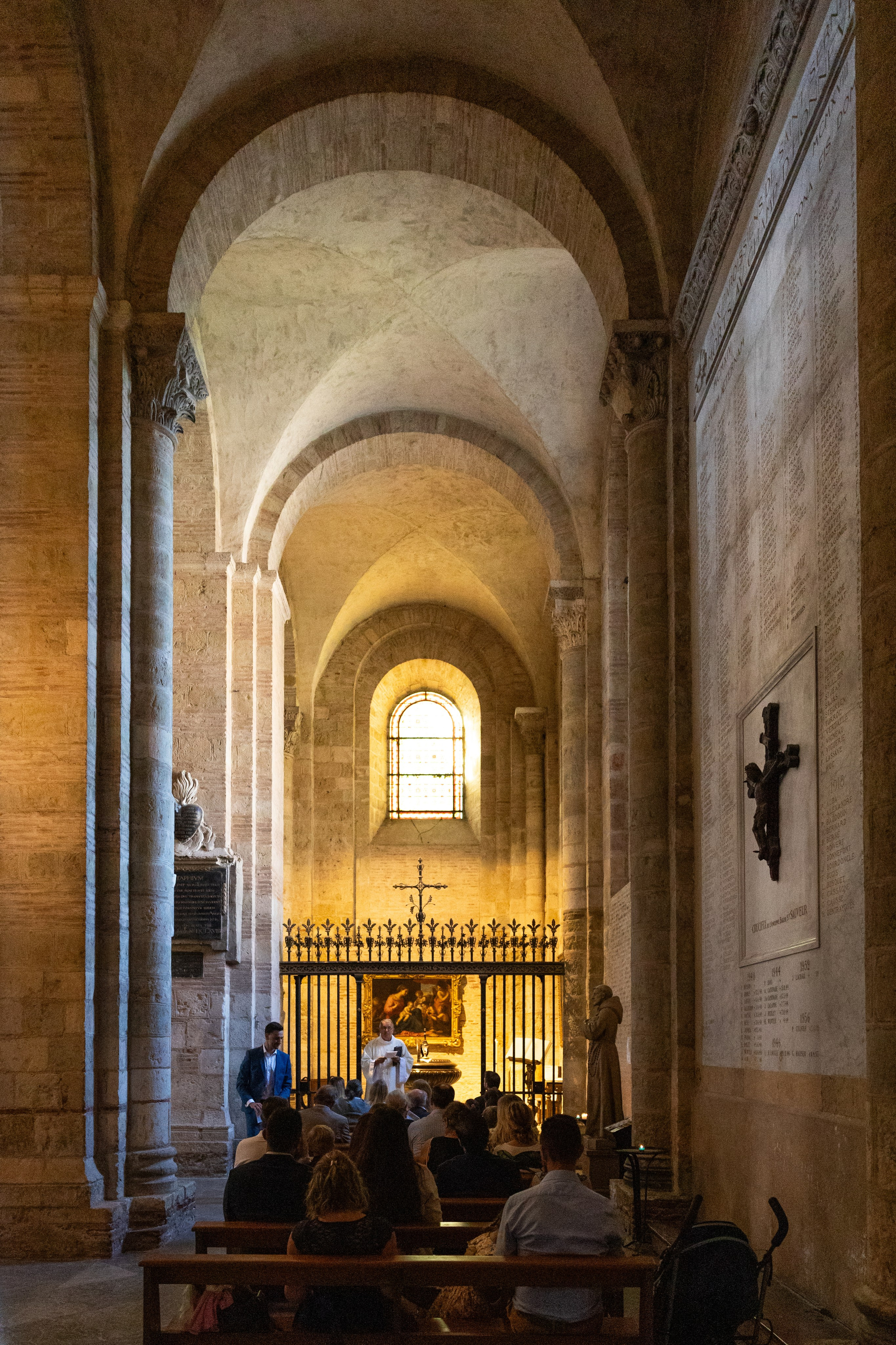 The Baptism of Diana in the Church of Saint-Sernin in Toulouse. Евгения Смирнова — фотограф в Тулузе и юго-западной Франции