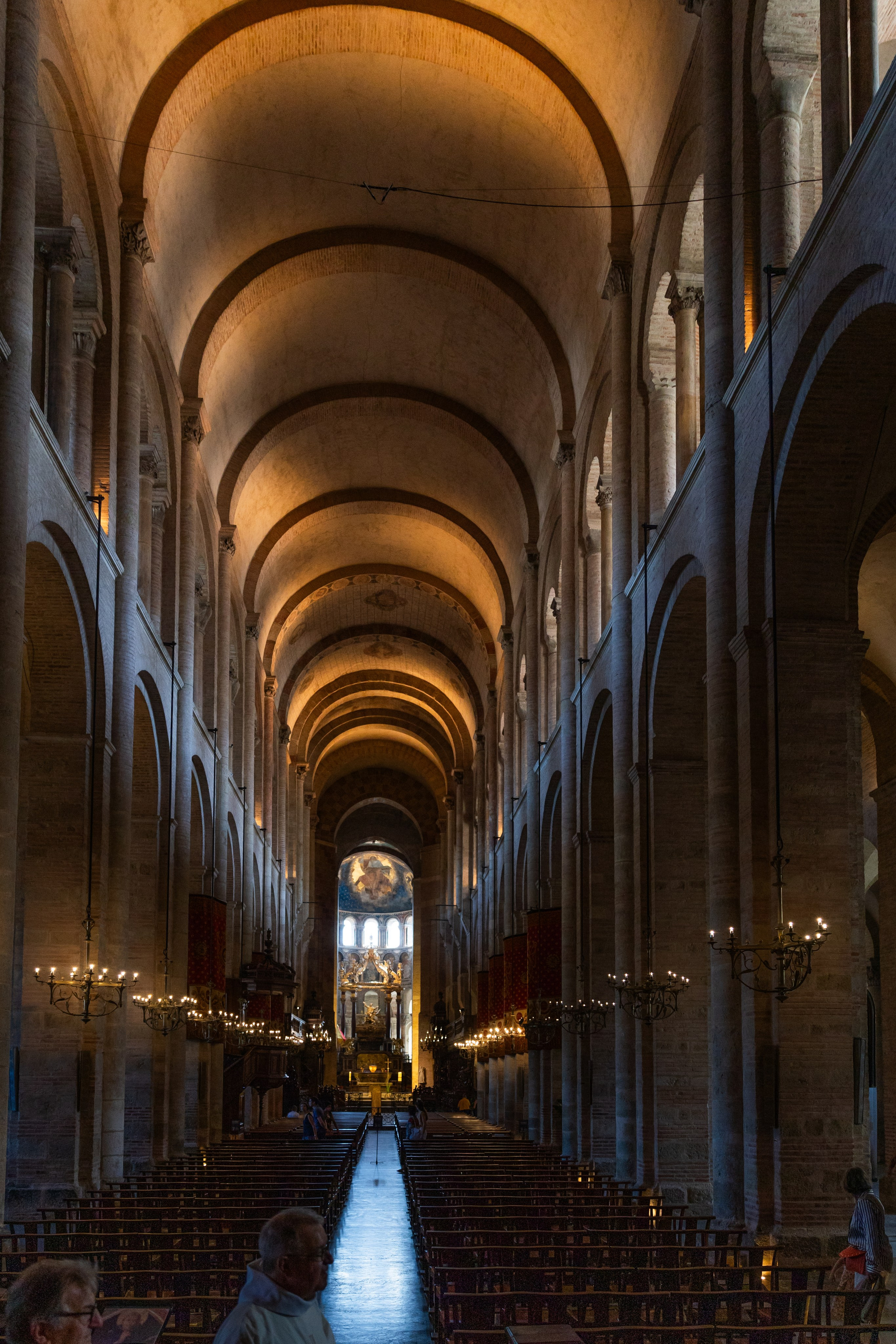 The Baptism of Diana in the Church of Saint-Sernin in Toulouse. Евгения Смирнова — фотограф в Тулузе и юго-западной Франции