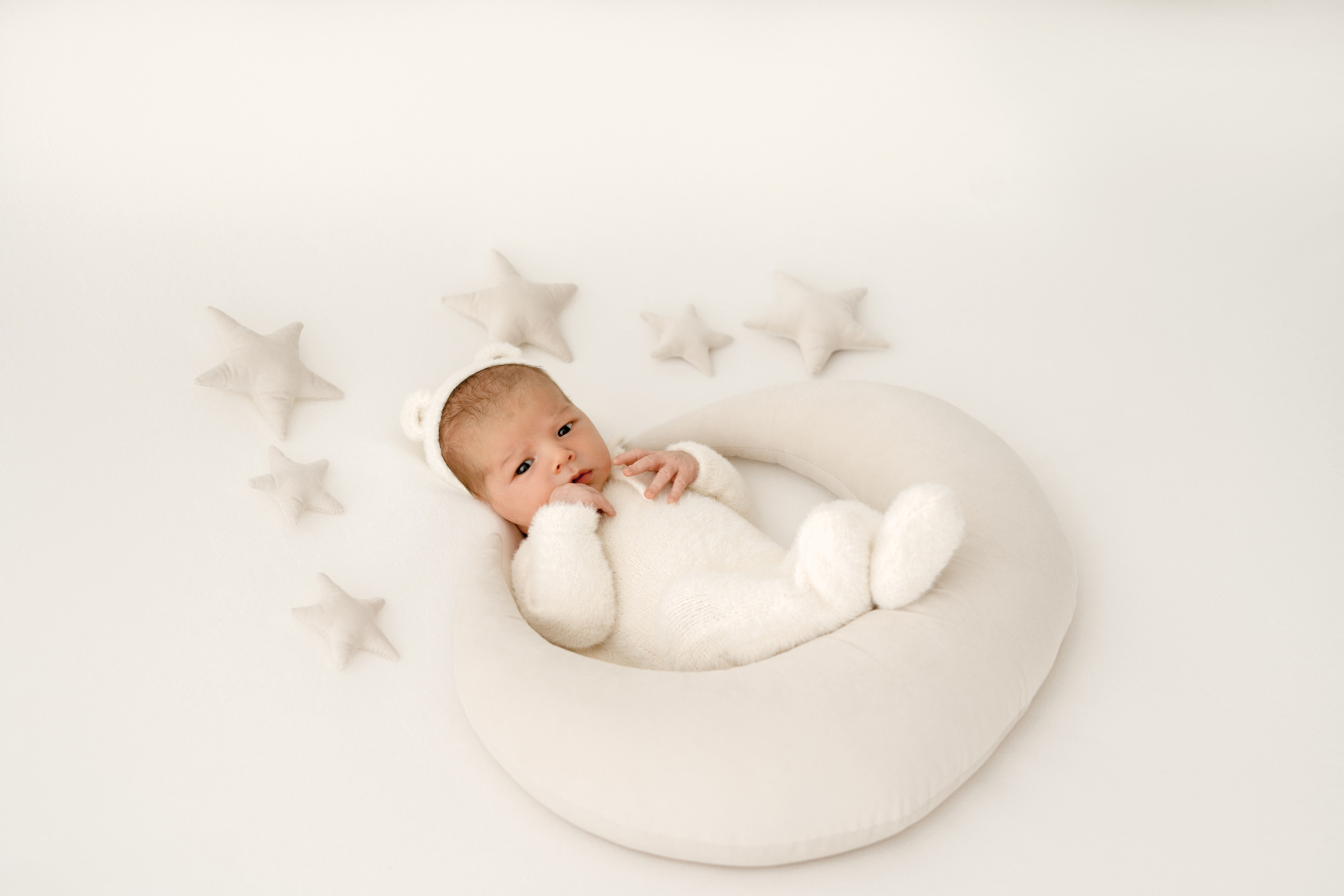 Malutki Szymuś na swojej pierwszej sesji. Fotograf Łódź - sesja ciążowa, noworodkowa, dziecięca. Studio w Łodzi