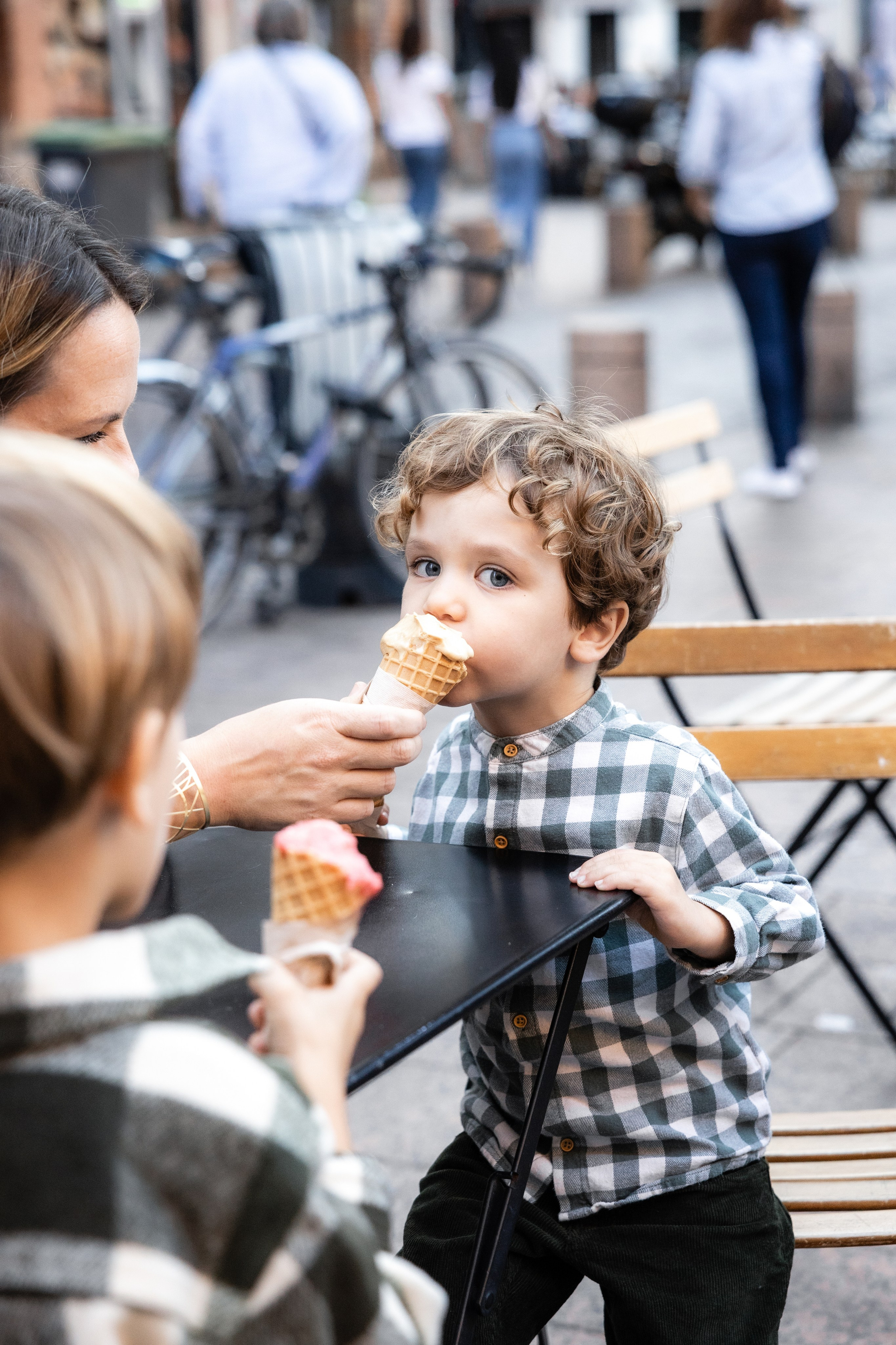 Семейная фотосъемка в стиле лайфстайл в Тулузе: душевная фотосессия для семьи экспатов. Евгения Смирнова — фотограф в Тулузе и юго-западной Франции