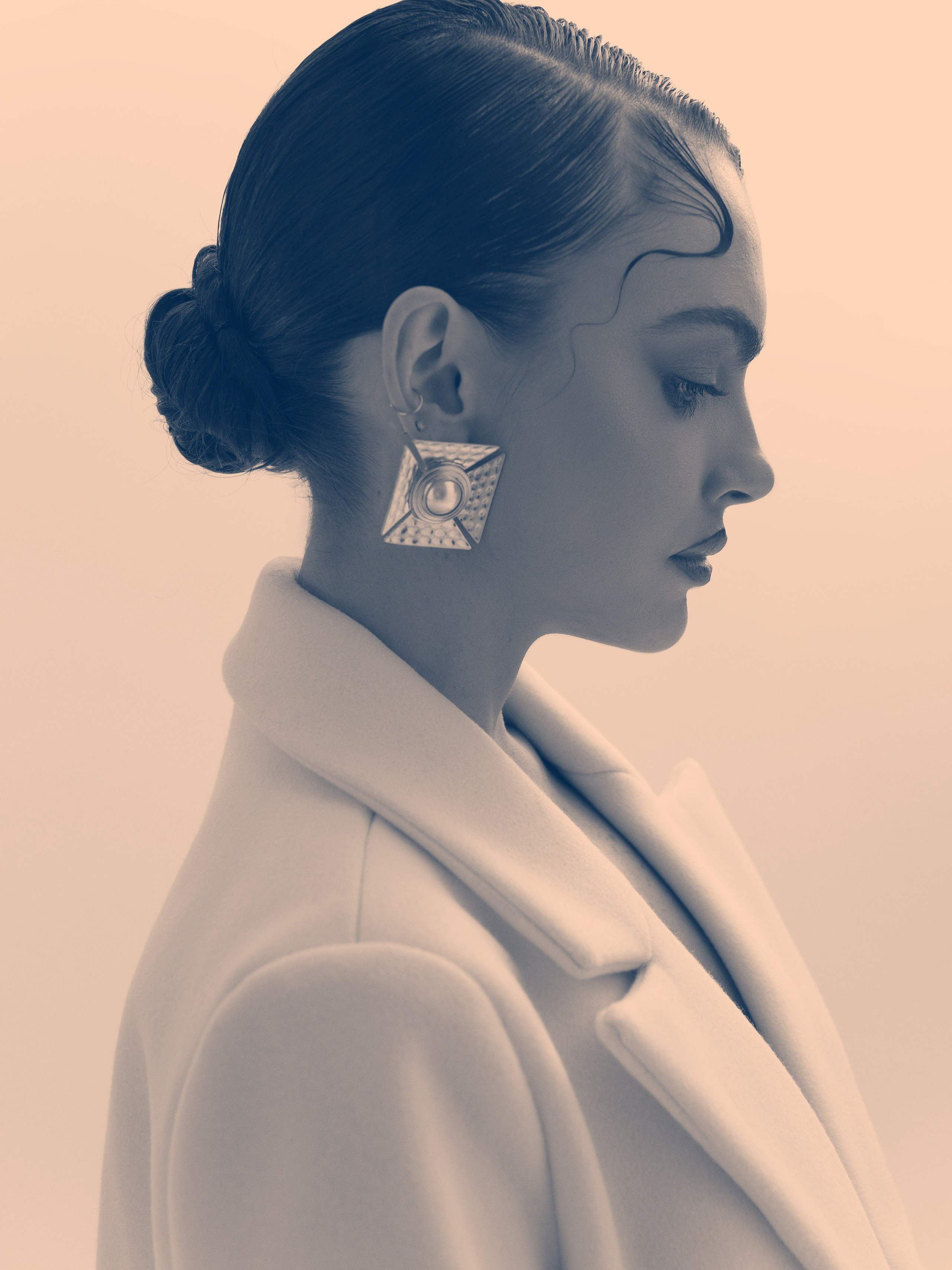 Professioneller Studiofotograf in München – Fotos, Content Creation, Shooting für jeden Anlass. Fotostudio Aesthetic Space in München. Fotostudio mieten ab 1 Stunde