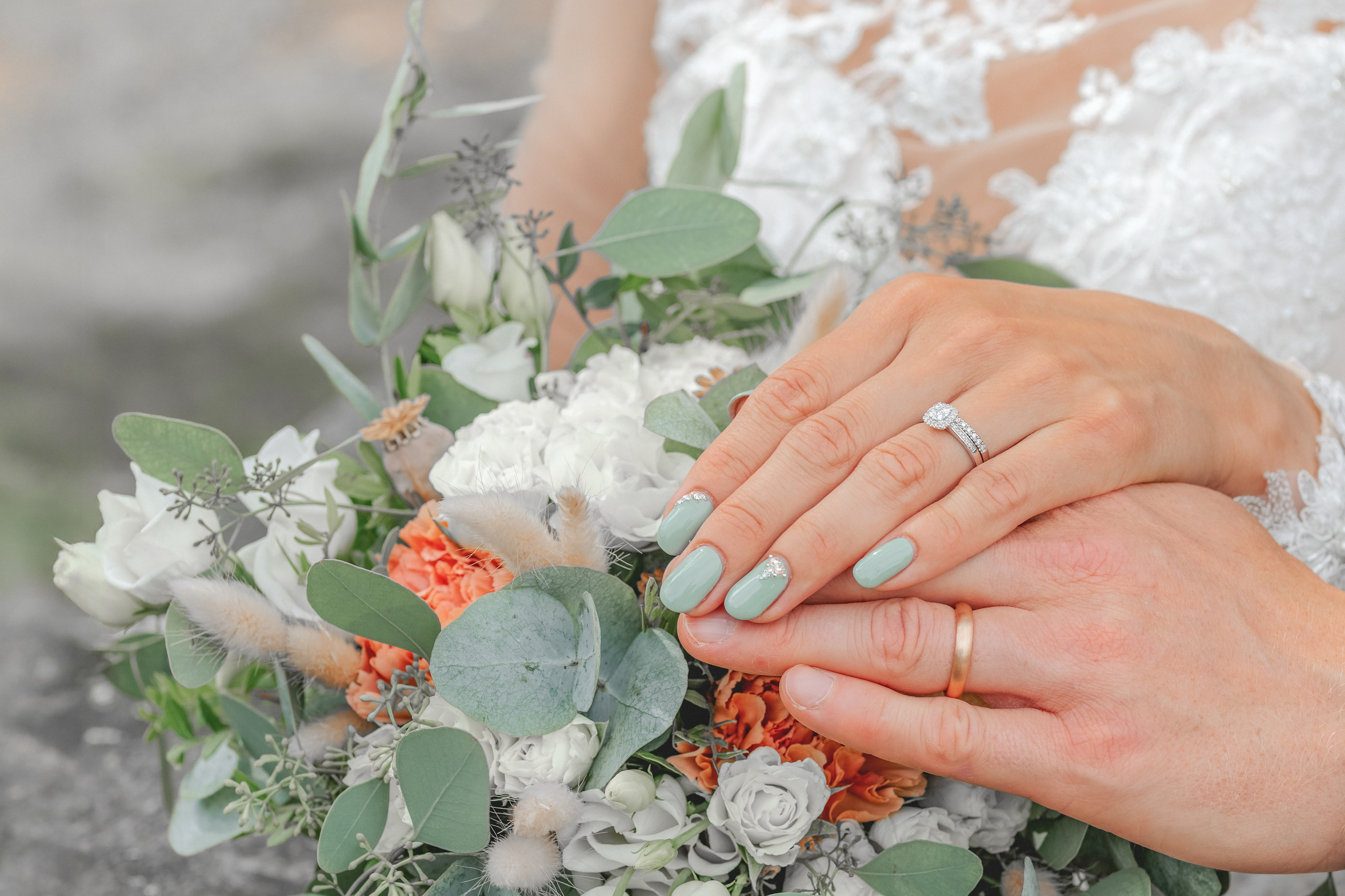 Hinnasto. Valokuvausta Helsingissä, Uudella Maalla ja muualla Suomessa. Olen valokuvaaja, joka kuvaa hääkuvia ja tapahtumia