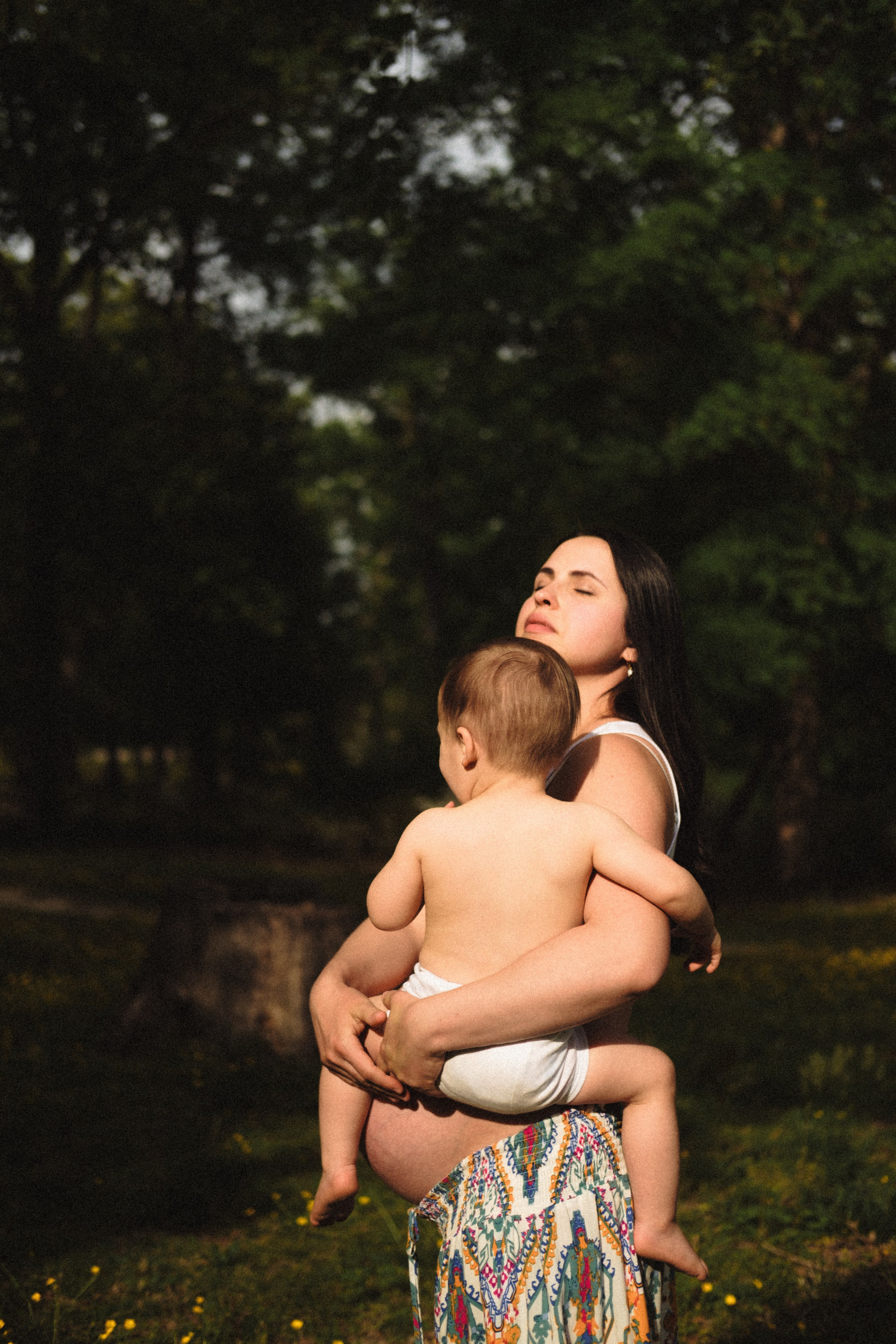 Spring Maternity Session at Bryan Park in Richmond, VA. Family Photographer Anna Dobrovolskaia | Richmond, VA
