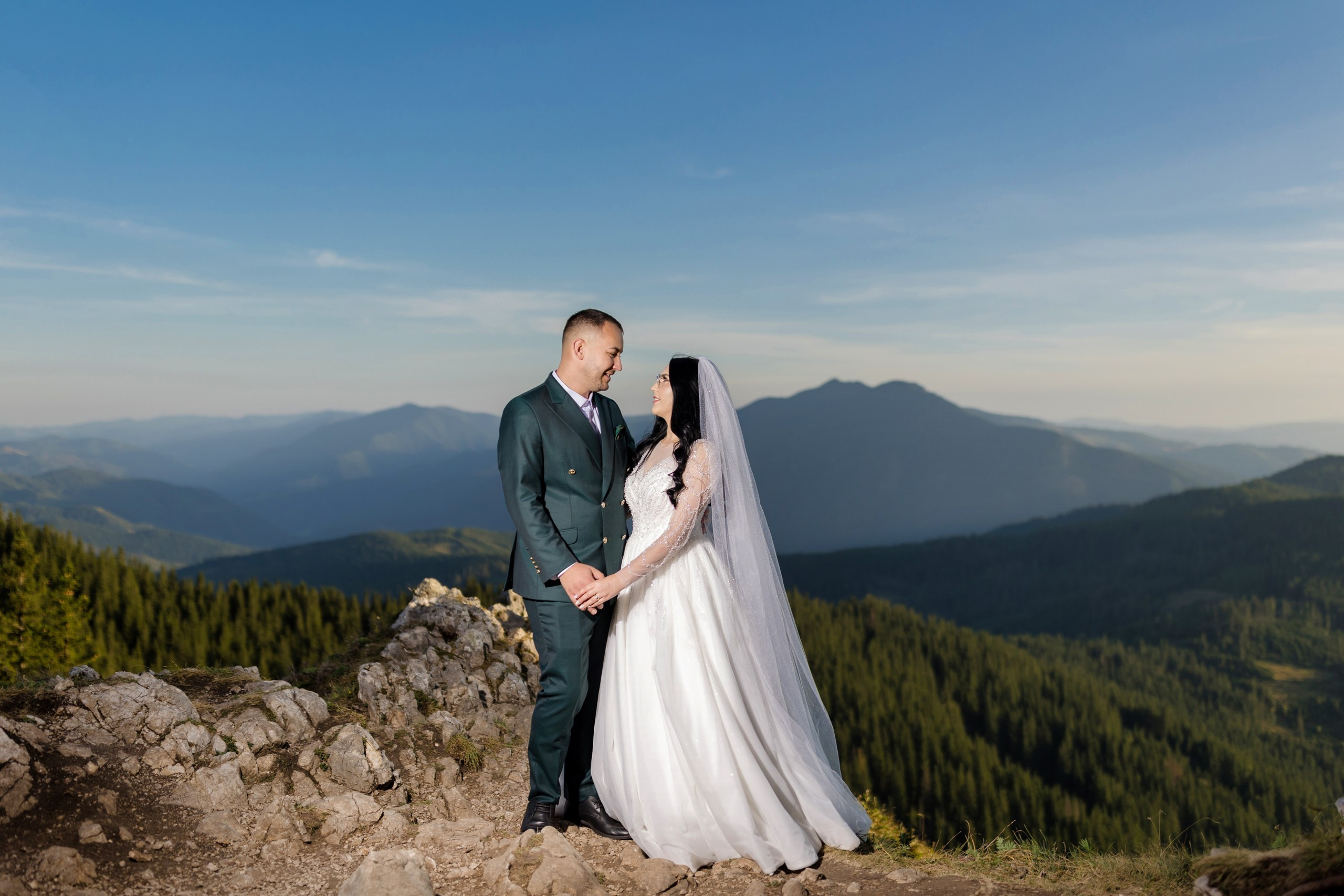 - nunta--fotograf-profesionist-botosani - fotografie-nunta-romantica - imagini-nunta-in-natura-alin-chirila-fotograf - fotografii-cuplu-indragostit-nunta-botosani - sedinta-foto-miri-andrei-iustina-alinofotostudio - amintiri-din-nunta-realizate-de-fotograf-profesionist - povestea-nuntii-andrei-si-iustina-in-imagini-alinofotostudio-fotograf evenimente- evenimente Botoșani -fotograf Suceava - fotograf Iași- servicii foto. servicii foto Botoșani. servicii foto video Botoșani. fotograf nunta. fotograf evenimente. fotograf nunta Botoșani. Alin chirila. Alin chirila fotograf. Alinofotostudio.- servicii foto. servicii foto Botoșani. servicii foto video Botoșani. fotograf nunta. fotograf evenimente. fotograf nunta Botoșani. Alin chirila. Alin chirila fotograf. Alinofotostudio.fotograf stare civilă,poze stare civilă,album foto stare civilă,servicii foto suceava,fotograf evenimente suceava,fotograf nuntă suceava,poze cununie civilă,ședință foto stare civilă,sesiune foto suceava,fotograf profesionist suceava,fotograf botosani,stare civila botosani,alinofotostudio,alin chirila fotograf.servicii foto. servicii foto Botoșani. servicii foto video Botoșani. fotograf nunta. fotograf evenimente. fotograf nunta Botoșani. Alin chirila. Alin chirila fotograf. Alinofotostudio.fotograf stare civilă,poze stare civilă,album foto stare civilă,servicii foto suceava,fotograf evenimente suceava,fotograf nuntă suceava,poze cununie civilă,ședință foto stare civilă,sesiune foto suceava,fotograf profesionist suceava,fotograf botosani,stare civila povestitor prin fotografiebotosani,alinofotostudio,alin chirila fotograf,servicii foto. servicii foto Botoșani. servicii foto video Botoșani. fotograf nunta. fotograf evenimente. fotograf nunta Botoșani. Alin chirila. Alin chirila fotograf. Alinofotostudio.fotograf stare civilă,poze stare civilă,album foto stare civilă,servicii foto suceava,fotograf evenimente suceava,fotograf nuntă suceava,poze cununie civilă,ședință foto stare civilă,sesiune foto suceava,fotograf profesionist suceava,fotograf botosani,stare civila botosani,alinofotostudio,alin chirila fotograf,cununie religioasă botoșani,andreea și neculai,capela militară botoșani,foto conacul zăicești,fotograf nuntă botoșani,fotograf cununie religioasă,foto evenimente botoșani,poze cununie capela militară,ședință foto zăicești,fotograf profesionist botoșaniMire și mireasă – Sergiu & Liliana – ziua nunții, 2024 - Emoții în ziua nunții – Sergiu și Liliana - Dansul mirilor – fotografie artistică nuntă 2024 - Sedinta foto romantică în natură – Sergiu & Liliana - Rochia de mireasă și detalii de nuntă elegan-Album de cununie civilă Florin și Anda – Fotografii profesionale realizate de Alin Chirilă în Botoșani -fotograf prin fotografie-Ședință foto Trash the Dress pe muntele Rarău cu Iulian și Iuliana – fotografie de cuplu, natură montană, emoție autentică surprinsă de Alin Chirilă, povestitor prin fotografie.- "Iulian și Iuliana pe crestele Rarăului – fotografie Trash the Dress în natură" - "Cuplu îmbrățișat la apus pe muntele Rarău – ședință foto după nuntă" - "Rochie de mireasă în vânt pe munte – Trash the Dress Rarău-1. Iulian și Iuliana pe muntele Rarău – ședință foto Trash the Dress în natură, cu peisaj montan spectaculos 2. Cuplu în îmbrățișare pe Rarău – emoție autentică surprinsă după nuntă 3. Rochie de mireasă în bătaia vântului – fotografie artistică Trash the Dress în munți 4. Mire și mireasă privind spre orizont – dragoste și libertate pe muntele Rarău 5. Iuliana zâmbind în rochia de mireasă – portret în natură, Trash the Dress 6. Iulian ținându-și mireasa de mână – ședință foto romantică pe munte 7. Detaliu cu rochia pe stâncă – estetică naturală Trash the Dress Rarău 8. Cuplu în mers pe poteca Rarăului – fotografie simbolică de după nuntă 9. Apus de soare pe Rarău în spatele mirilor – imagine de poveste Trash the Dress 10. Iulian și Iuliana râzând împreună – momente autentice surprinse de Alin Chirilă, povestitor prin fotografie