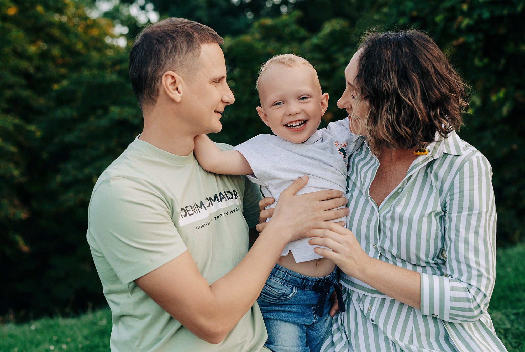 Таня, Андрей и Паша на прогулке. Family and wedding photographer in Prague Natalia Fedori