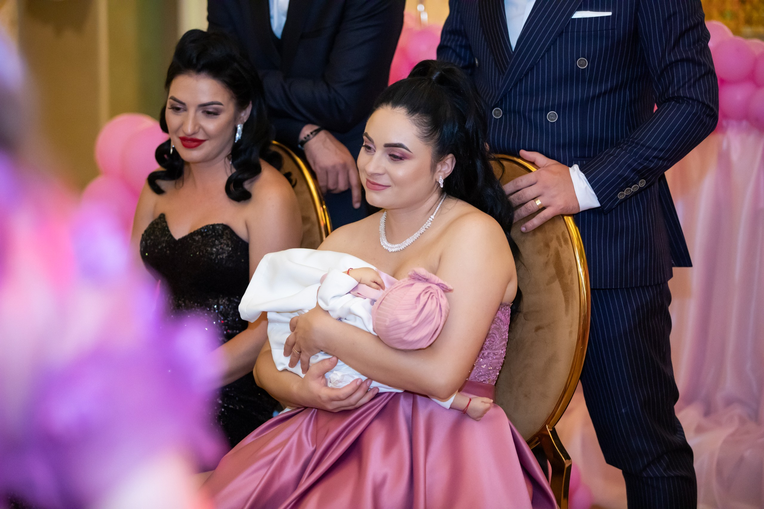 “Bebeluș botezat în biserică, ținut în brațe de nași” • “Detaliu cu lumânarea de botez decorată cu flori albe” • “Părinți emoționați alături de copilul lor la ceremonia de botez” • “Masa festivă de botez cu decor tematic și tort personalizat” • “Momentul în care preotul toarnă apă sfințită pe fruntea bebelușului” “Bebeluș în rochie albă de botez, zâmbind în brațele mamei” • “Detaliu cu cruciulița de botez așezată pe o pernă de satin” • “Părinți și nași aprinzând lumânările în timpul ceremoniei de botez” • “Tort de botez decorat cu figurine tematice și numele copilului” • “Copil botezat dormind liniștit în pătuțul decorat festiv” • “Momentul în care preotul binecuvântează copilul în fața altarului” • “Invitați adunându-se în jurul mesei festive la petrecerea de botez” • “Bebeluș ținând în mână o jucărie personalizată primită la botez” • “Familie fericită pozând împreună după ceremonia de botez” • “Decor tematic cu baloane și flori la locația petrecerii de botez” fotograf Botoșani fotograf evenimente fotograf botez Alin Chirila fotograf alinofotostudio,- Preotul ținându-l pe micuțul Mathias Gabriel la botez, în biserica Înălțarea Domnului, Copălău - Detalii de la botezul lui Mathias – lumânare, trusou și icoană - Familia lui Mathias Gabriel alături de micuț, în ziua botezului - Portret emoționant cu mama și bebelușul în brațe, în biserică,fotograf profesionist evenimente Botoșani, Iași, Suceava, Fălticeni, Bacău, Pașcani, Roman - AlinoFotoStudio by Alin Chirilă - servicii foto nuntă, botez, cununie, ședințe foto creative, albume personalizate, fotografii emoționante și calitative pentru cele mai importante momente din viață,fotograf nuntă Botoșani Alin Chirilă, ședință foto botez Iași - AlinoFotoStudio, servicii fotograf profesionist evenimente Suceava, fotograf cununie civilă Fălticeni - Alin Chirilă, album foto nuntă personalizat Bacău.“Bebeluș botezat în biserică, ținut în brațe de nași” • “Detaliu cu lumânarea de botez decorată cu flori albe” • “Părinți emoționați alături de copilul lor la ceremonia de botez” • “Masa festivă de botez cu decor tematic și tort personalizat” • “Momentul în care preotul toarnă apă sfințită pe fruntea bebelușului” “Bebeluș în rochie albă de botez, zâmbind în brațele mamei” • “Detaliu cu cruciulița de botez așezată pe o pernă de satin” • “Părinți și nași aprinzând lumânările în timpul ceremoniei de botez” • “Tort de botez decorat cu figurine tematice și numele copilului” • “Copil botezat dormind liniștit în pătuțul decorat festiv” • “Momentul în care preotul binecuvântează copilul în fața altarului” • “Invitați adunându-se în jurul mesei festive la petrecerea de botez” • “Bebeluș ținând în mână o jucărie personalizată primită la botez” • “Familie fericită pozând împreună după ceremonia de botez” • “Decor tematic cu baloane și flori la locația petrecerii de botez” fotograf Botoșani fotograf evenimente fotograf botez Alin Chirila fotograf alinofotostudio.fotograf botez Amelis Maria, fotografie botez Botoșani, fotograf Alin Chirilă, amintiri botez, fotografii botez, botez Amelis Maria, fotograf copii, fotografie botez în Botoșani,