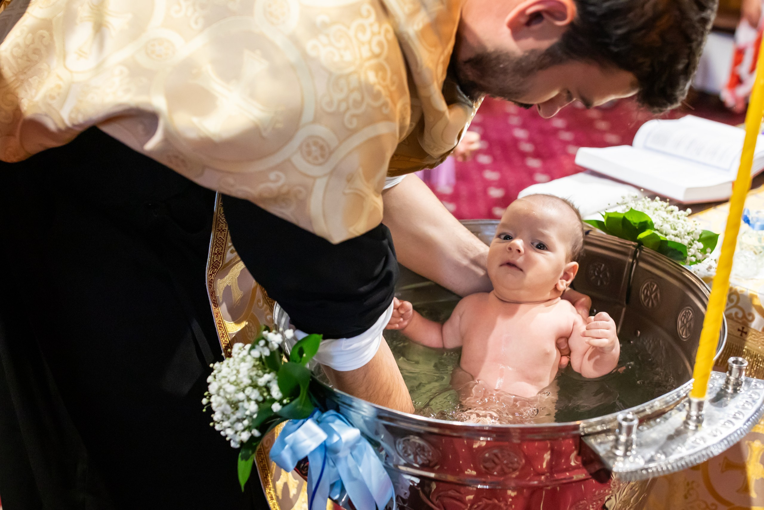 fotograf botez , fotografie botez Botoșani, fotograf Alin Chirilă, amintiri botez, fotografii botez, botez Miruna Parascheva, fotograf copii, fotografie botez în Botoșani-alt="botez , fotografie botez Alin Chirilă, amintiri botez, fotografii emoționante botez Botoșani"-- fotografii-botez-bebelus- amintiri-botez-micuț- moment-sfânt-crestinare- fotografie-emotionanta-botez- detalii-botez-bebelusi- parinti-fericiti-la-botez- fotograf-botez-profesionist- botez-in-biserica-ortodoxa- micuț-botezat-cu-emoție- zâmbete-și-lacrimi-la-botez- bebeluș-la-cristelniță- decor-botez-colorat- botez-cu-dragoste-și-credință- emotie-pura-la-botez- fotograf-botez-botosani- botez-iasi-suceava-fotograf- amintiri-nepretuite-botez-- Preotul ținându-l pe micuțul Mathias Gabriel la botez, în biserica Înălțarea Domnului, Copălău - Detalii de la botezul lui Mathias – lumânare, trusou și icoană - Familia lui Mathias Gabriel alături de micuț, în ziua botezului - Portret emoționant cu mama și bebelușul în brațe, în biserică,fotograf profesionist evenimente Botoșani, Iași, Suceava, Fălticeni, Bacău, Pașcani, Roman - AlinoFotoStudio by Alin Chirilă - servicii foto nuntă, botez, cununie, ședințe foto creative, albume personalizate, fotografii emoționante și calitative pentru cele mai importante momente din viață,fotograf nuntă Botoșani Alin Chirilă, ședință foto botez Iași - AlinoFotoStudio, servicii fotograf profesionist evenimente Suceava, fotograf cununie civilă Fălticeni - Alin Chirilă, album foto nuntă personalizat Bacău.“Bebeluș botezat în biserică, ținut în brațe de nași” • “Detaliu cu lumânarea de botez decorată cu flori albe” • “Părinți emoționați alături de copilul lor la ceremonia de botez” • “Masa festivă de botez cu decor tematic și tort personalizat” • “Momentul în care preotul toarnă apă sfințită pe fruntea bebelușului” “Bebeluș în rochie albă de botez, zâmbind în brațele mamei” • “Detaliu cu cruciulița de botez așezată pe o pernă de satin” • “Părinți și nași aprinzând lumânările în timpul ceremoniei de botez” • “Tort de botez decorat cu figurine tematice și numele copilului” • “Copil botezat dormind liniștit în pătuțul decorat festiv” • “Momentul în care preotul binecuvântează copilul în fața altarului” • “Invitați adunându-se în jurul mesei festive la petrecerea de botez” • “Bebeluș ținând în mână o jucărie personalizată primită la botez” • “Familie fericită pozând împreună după ceremonia de botez” • “Decor tematic cu baloane și flori la locația petrecerii de botez” fotograf Botoșani fotograf evenimente fotograf botez Alin Chirila fotograf alinofotostudio.fotograf botez Amelis Maria, fotografie botez Botoșani, fotograf Alin Chirilă, amintiri botez, fotografii botez, botez Amelis Maria, fotograf copii, fotografie botez în Botoșani,