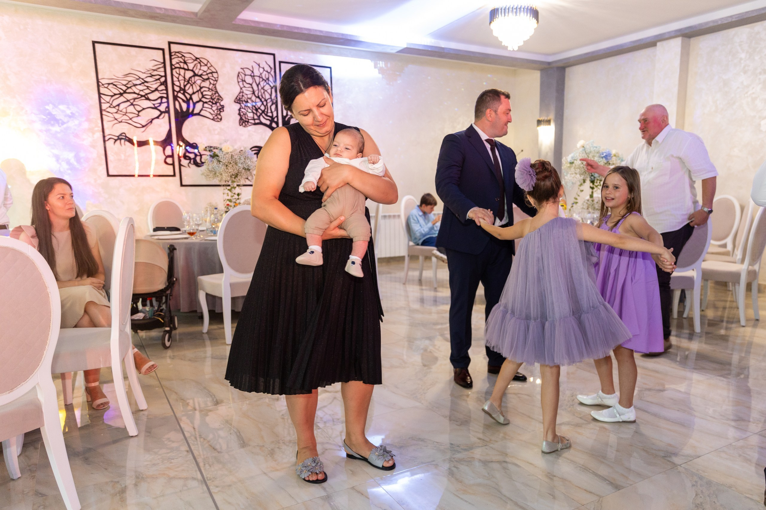 fotograf botez , fotografie botez Botoșani, fotograf Alin Chirilă, amintiri botez, fotografii botez, botez Miruna Parascheva, fotograf copii, fotografie botez în Botoșani-alt="botez , fotografie botez Alin Chirilă, amintiri botez, fotografii emoționante botez Botoșani"-- fotografii-botez-bebelus- amintiri-botez-micuț- moment-sfânt-crestinare- fotografie-emotionanta-botez- detalii-botez-bebelusi- parinti-fericiti-la-botez- fotograf-botez-profesionist- botez-in-biserica-ortodoxa- micuț-botezat-cu-emoție- zâmbete-și-lacrimi-la-botez- bebeluș-la-cristelniță- decor-botez-colorat- botez-cu-dragoste-și-credință- emotie-pura-la-botez- fotograf-botez-botosani- botez-iasi-suceava-fotograf- amintiri-nepretuite-botez-- Preotul ținându-l pe micuțul Mathias Gabriel la botez, în biserica Înălțarea Domnului, Copălău - Detalii de la botezul lui Mathias – lumânare, trusou și icoană - Familia lui Mathias Gabriel alături de micuț, în ziua botezului - Portret emoționant cu mama și bebelușul în brațe, în biserică,fotograf profesionist evenimente Botoșani, Iași, Suceava, Fălticeni, Bacău, Pașcani, Roman - AlinoFotoStudio by Alin Chirilă - servicii foto nuntă, botez, cununie, ședințe foto creative, albume personalizate, fotografii emoționante și calitative pentru cele mai importante momente din viață,fotograf nuntă Botoșani Alin Chirilă, ședință foto botez Iași - AlinoFotoStudio, servicii fotograf profesionist evenimente Suceava, fotograf cununie civilă Fălticeni - Alin Chirilă, album foto nuntă personalizat Bacău.“Bebeluș botezat în biserică, ținut în brațe de nași” • “Detaliu cu lumânarea de botez decorată cu flori albe” • “Părinți emoționați alături de copilul lor la ceremonia de botez” • “Masa festivă de botez cu decor tematic și tort personalizat” • “Momentul în care preotul toarnă apă sfințită pe fruntea bebelușului” “Bebeluș în rochie albă de botez, zâmbind în brațele mamei” • “Detaliu cu cruciulița de botez așezată pe o pernă de satin” • “Părinți și nași aprinzând lumânările în timpul ceremoniei de botez” • “Tort de botez decorat cu figurine tematice și numele copilului” • “Copil botezat dormind liniștit în pătuțul decorat festiv” • “Momentul în care preotul binecuvântează copilul în fața altarului” • “Invitați adunându-se în jurul mesei festive la petrecerea de botez” • “Bebeluș ținând în mână o jucărie personalizată primită la botez” • “Familie fericită pozând împreună după ceremonia de botez” • “Decor tematic cu baloane și flori la locația petrecerii de botez” fotograf Botoșani fotograf evenimente fotograf botez Alin Chirila fotograf alinofotostudio.fotograf botez Amelis Maria, fotografie botez Botoșani, fotograf Alin Chirilă, amintiri botez, fotografii botez, botez Amelis Maria, fotograf copii, fotografie botez în Botoșani,