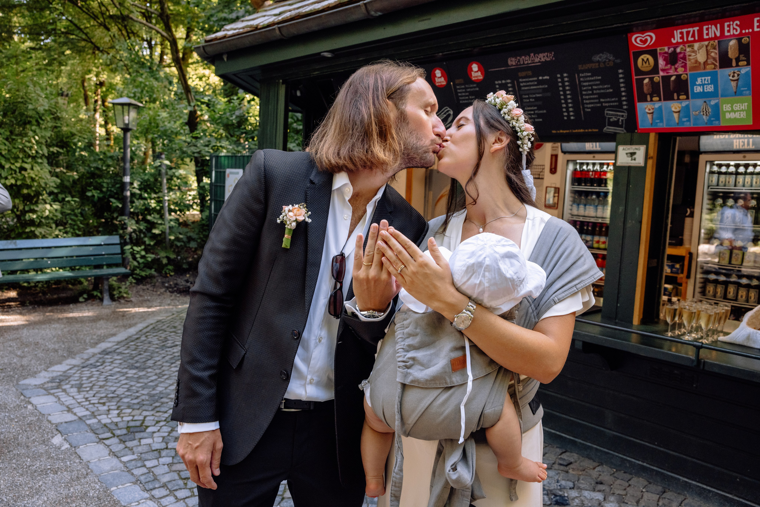 Kleine Familienhochzeit im Standesamt Mandlstrasse 14. Hochzeitsfotograf München Taufe Familienfotograf Tanja Mauke