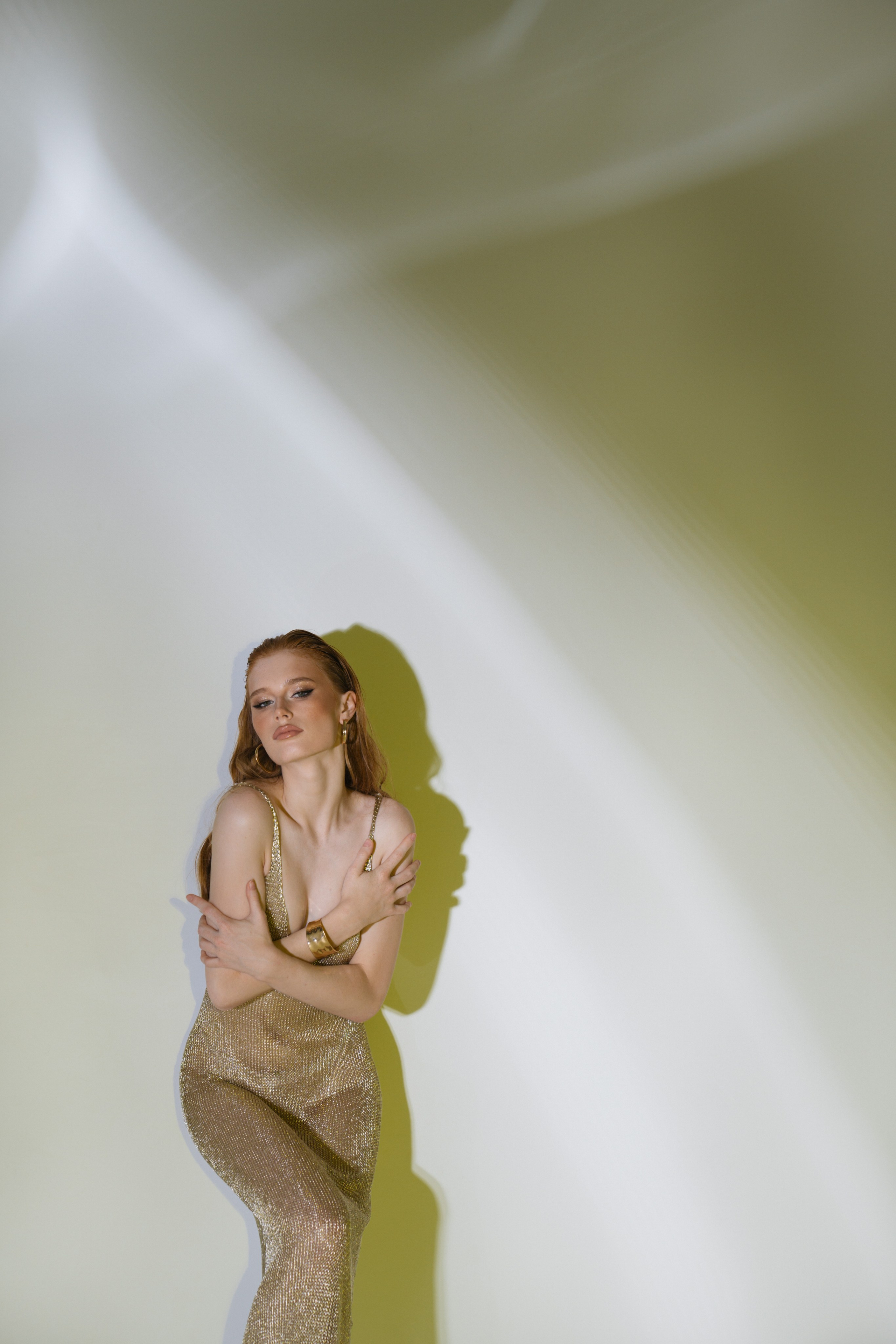 Professioneller Studiofotograf in München – Fotos, Content Creation, Shooting für jeden Anlass. Fotostudio Aesthetic Space in München. Fotostudio mieten ab 1 Stunde