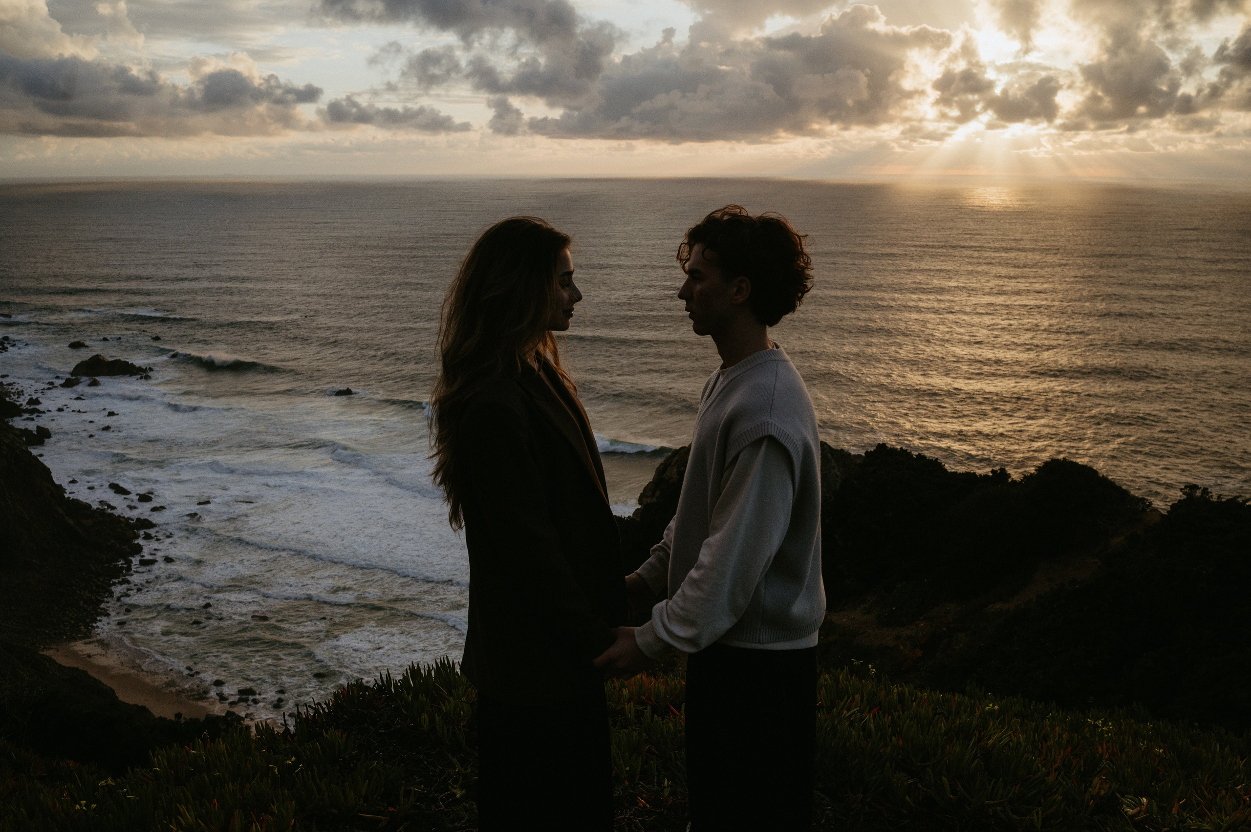 Praia da Ursa – ședință foto de cuplu într-un loc magic din Portugalia. Valentin Melen - fotograf de nunta 🤍