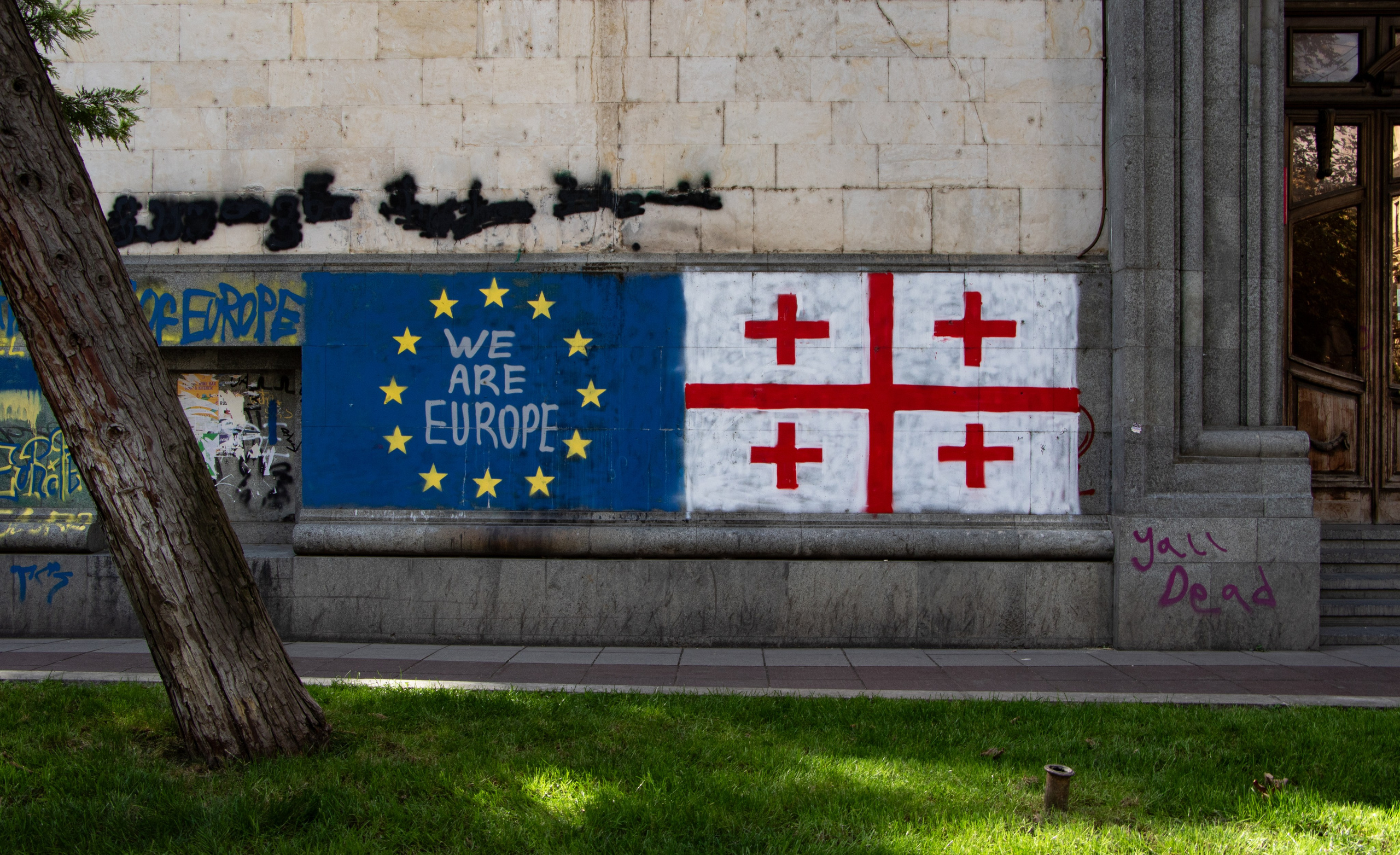 Graffitis sur les murs du centre ville de Tbilissi.