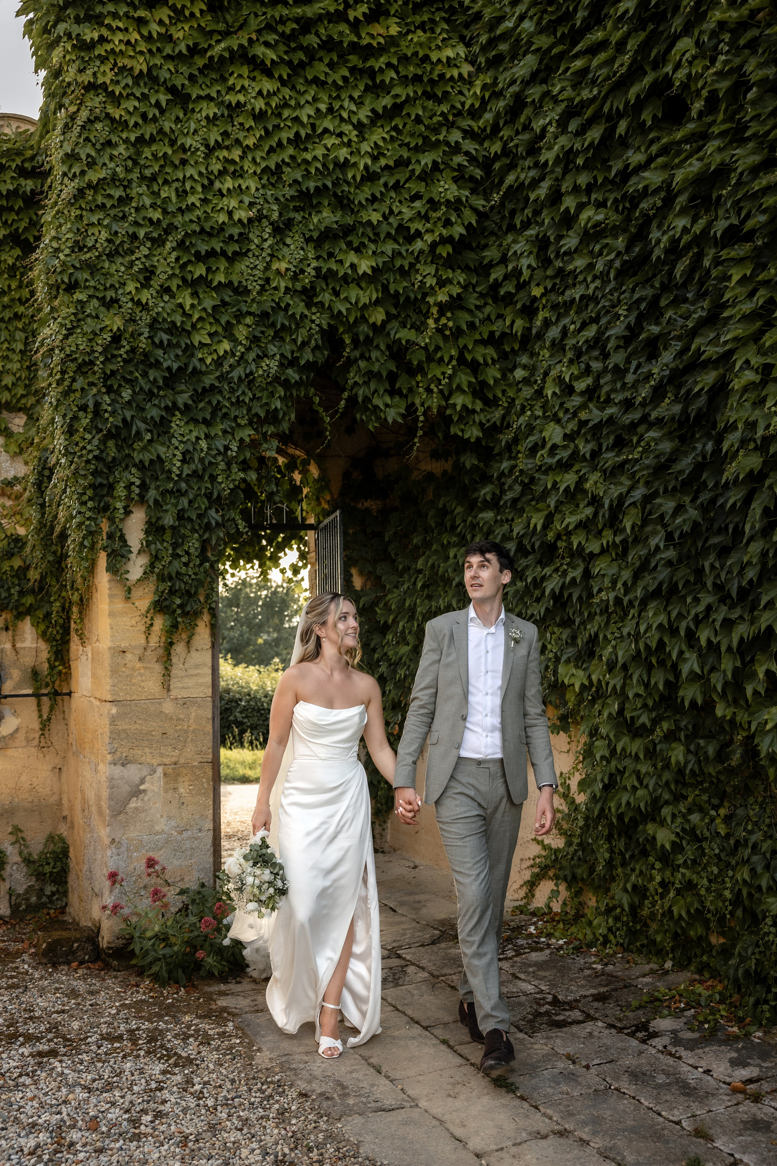 Sarah & Sean — a fairytale wedding at Château Sentout. Eugenie Smirnova — wedding, corporate and lifestyle photographer in Toulouse and Southwest France