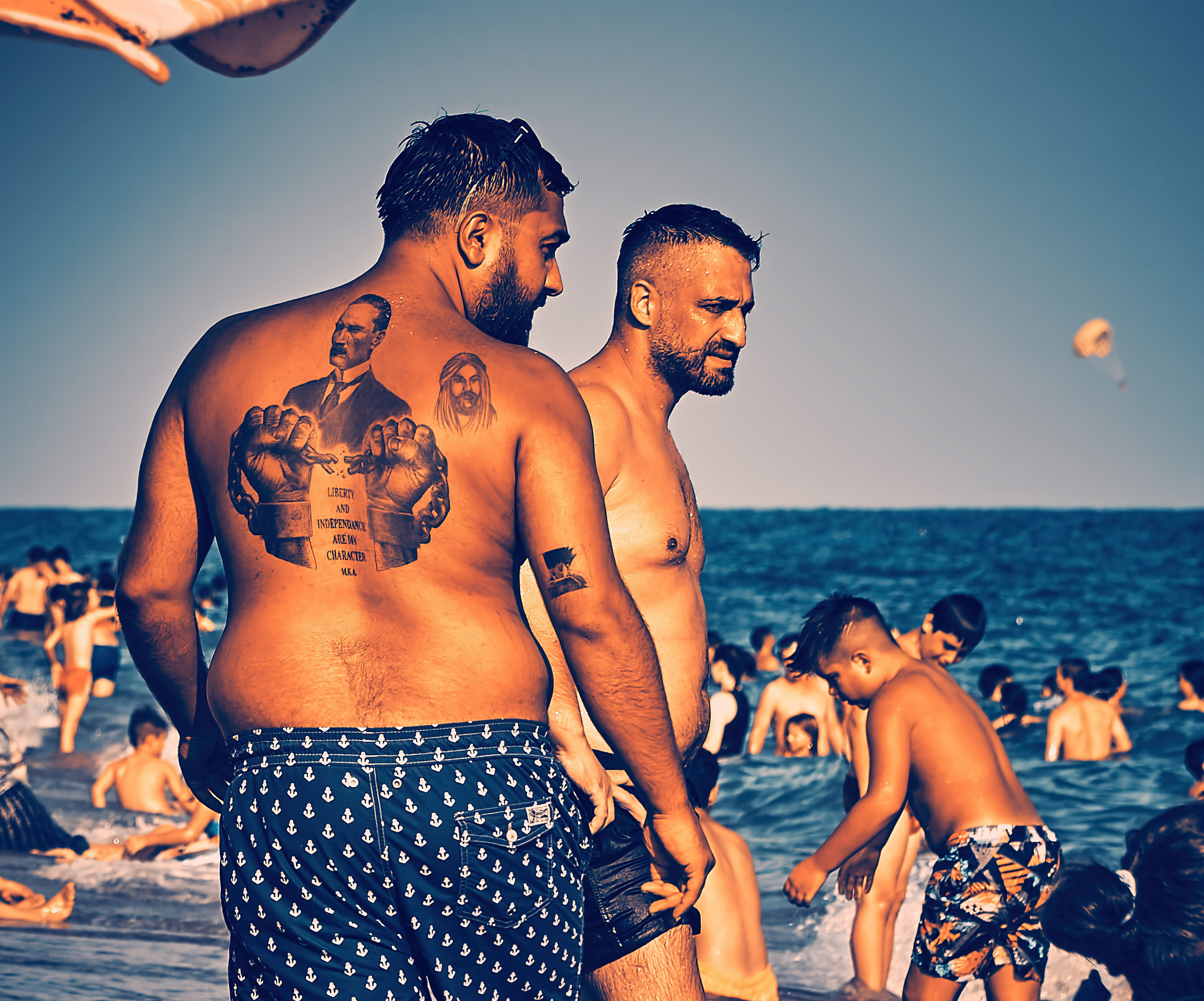 Andriej Szypiłow - Fotograf i Wideograf - Reportaż artystyczny - Antalya. Plaża. Mustafa Kemal Atatürk. Plaża jest doskonałym miejscem do spędzenia czasu dla osoby z teleobiektywem.