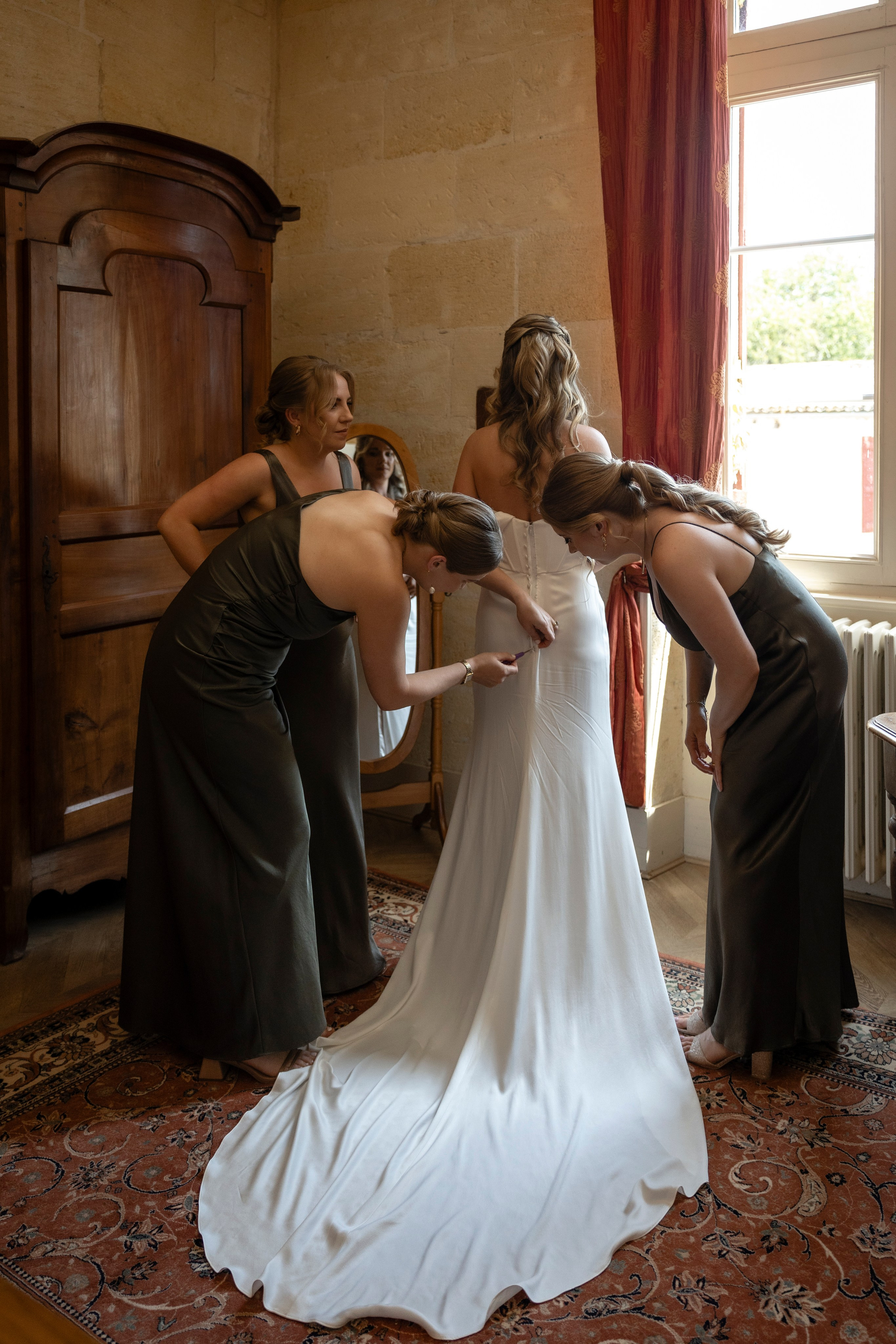 Sarah & Sean — a fairytale wedding at Château Sentout. Eugenie Smirnova — wedding, corporate and lifestyle photographer in Toulouse and Southwest France