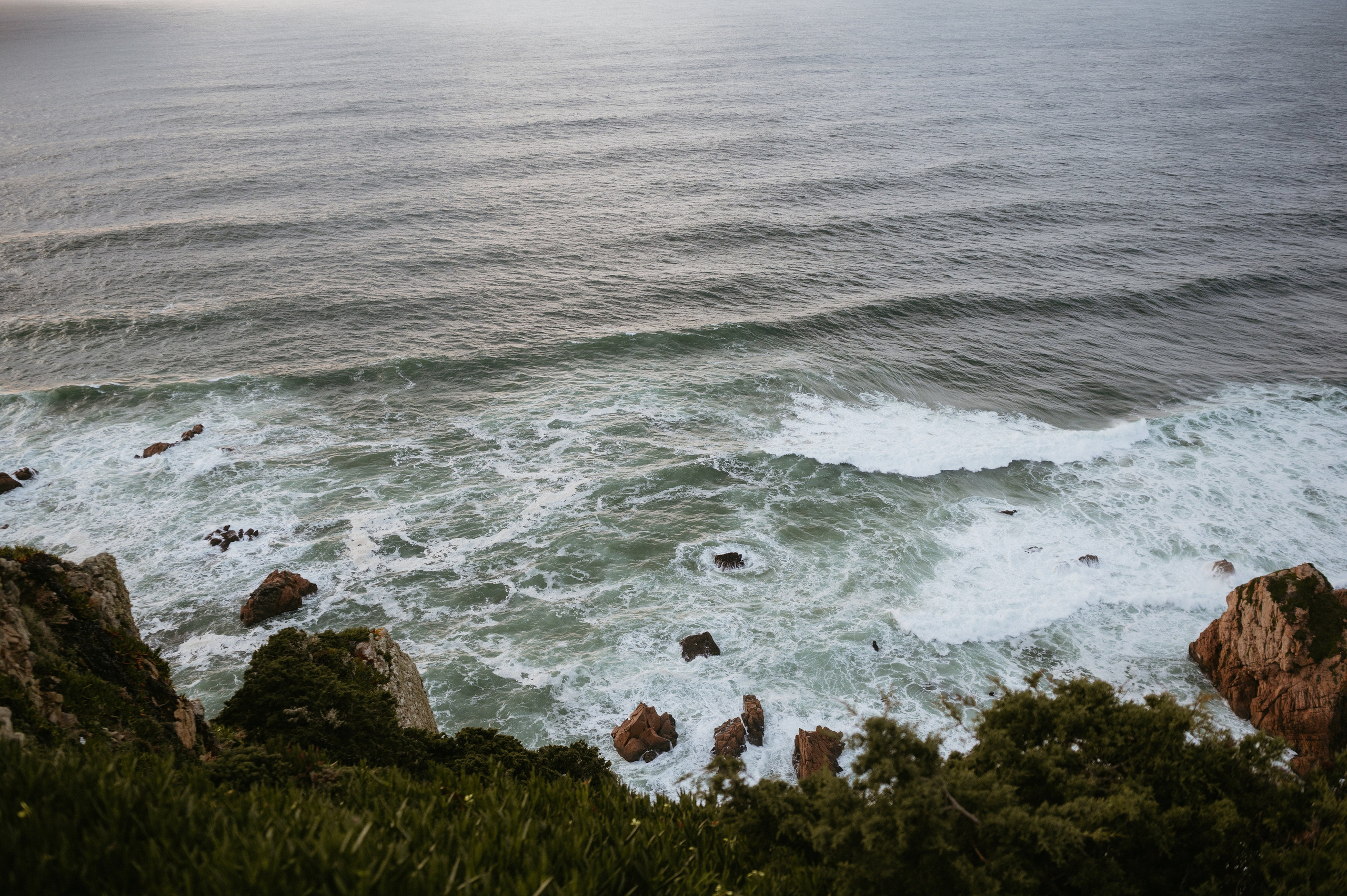 Praia da Ursa – ședință foto de cuplu într-un loc magic din Portugalia. Valentin Melen - fotograf de nunta 🤍