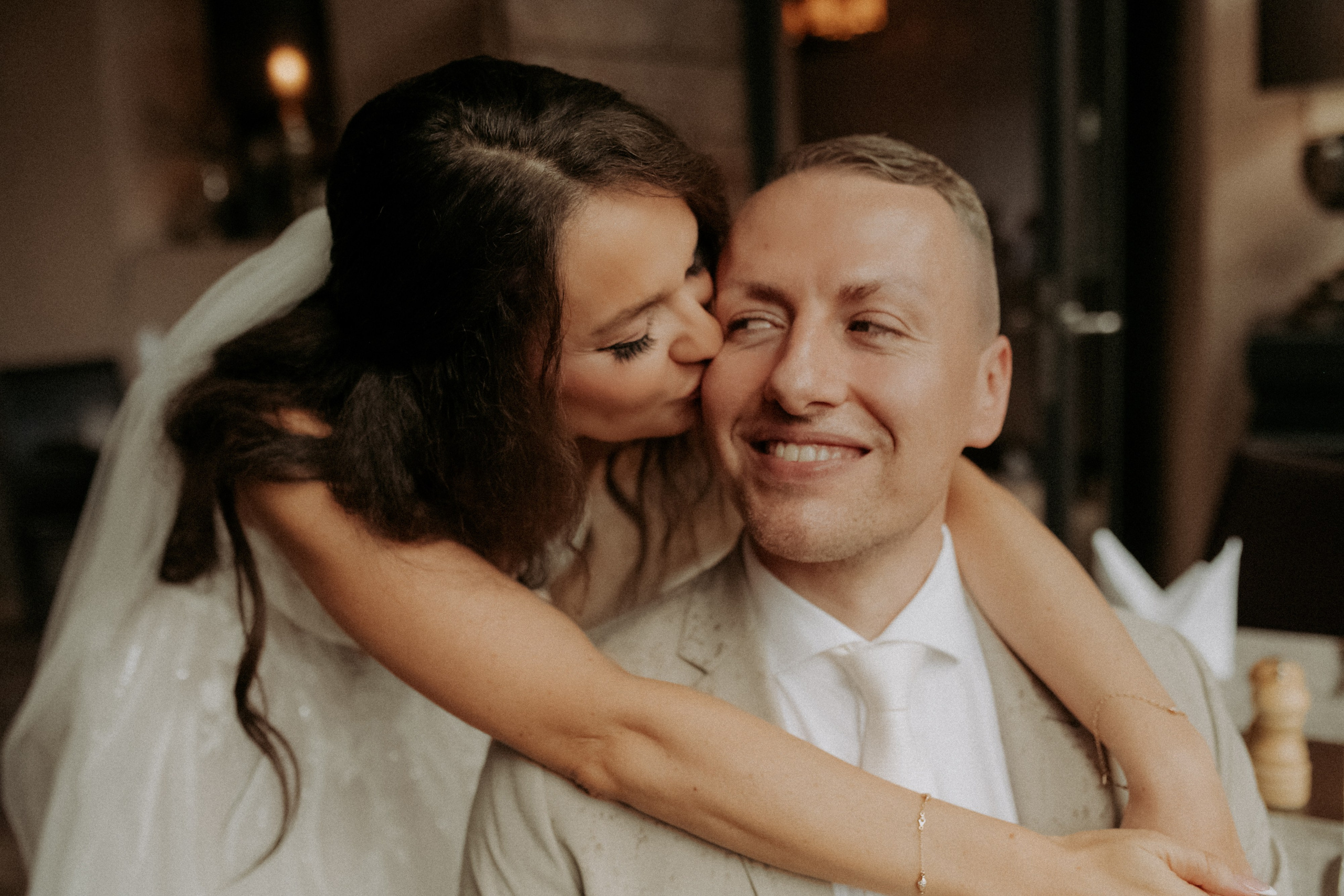 liebes Brautpaar in Orangerie Bronnbach