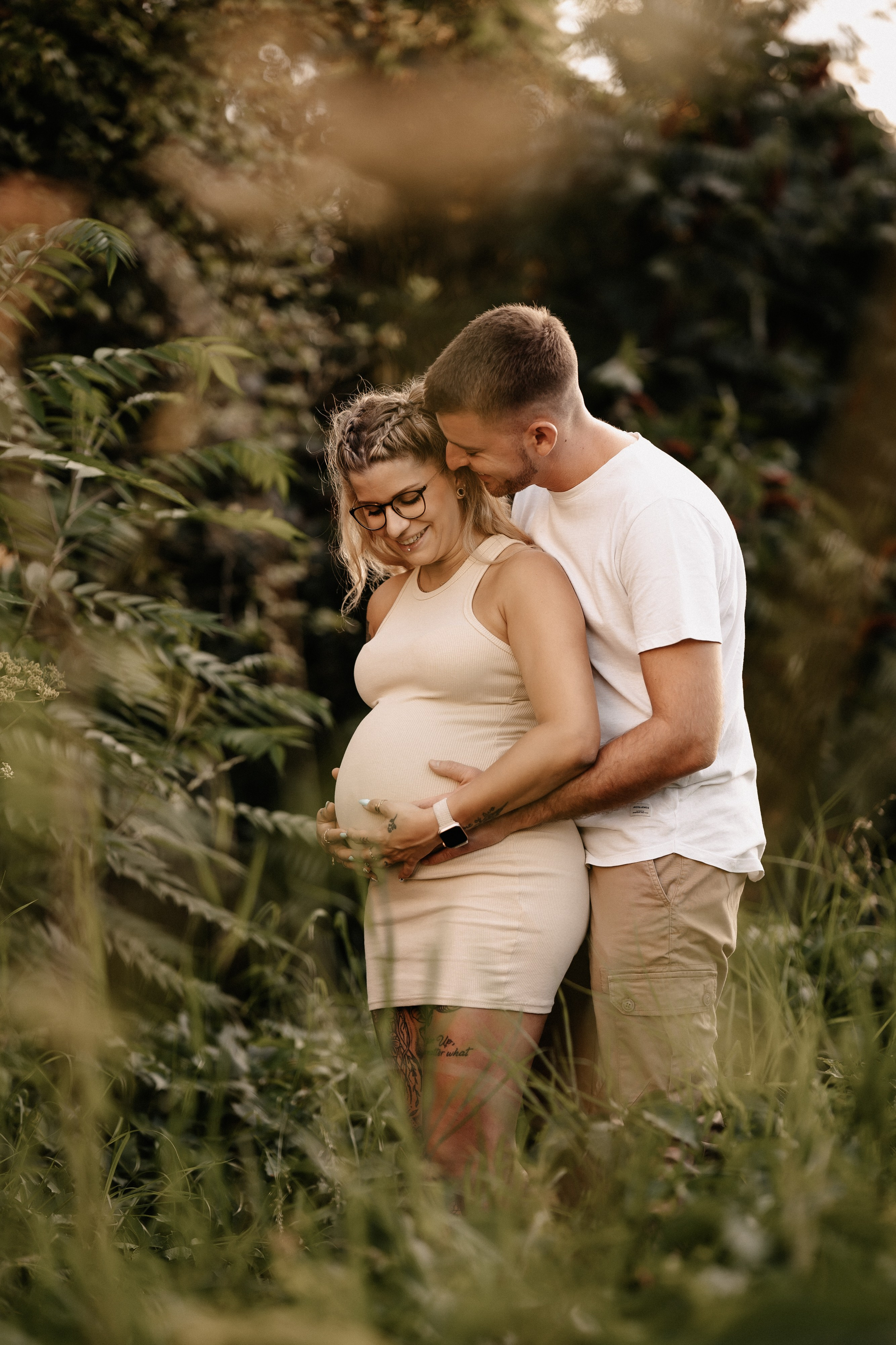Babybauch im Spätsommer. Portraitfotografie in Gründau Elena Ohnstedt