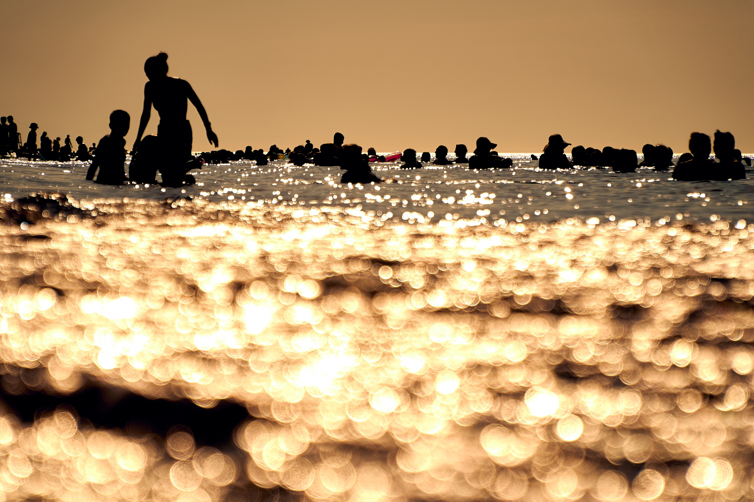 Andriej Szypiłow - Fotograf i Wideograf - Reportaż artystyczny - Antalya. Plaża. Mustafa Kemal Atatürk. Plaża jest doskonałym miejscem do spędzenia czasu dla osoby z teleobiektywem.