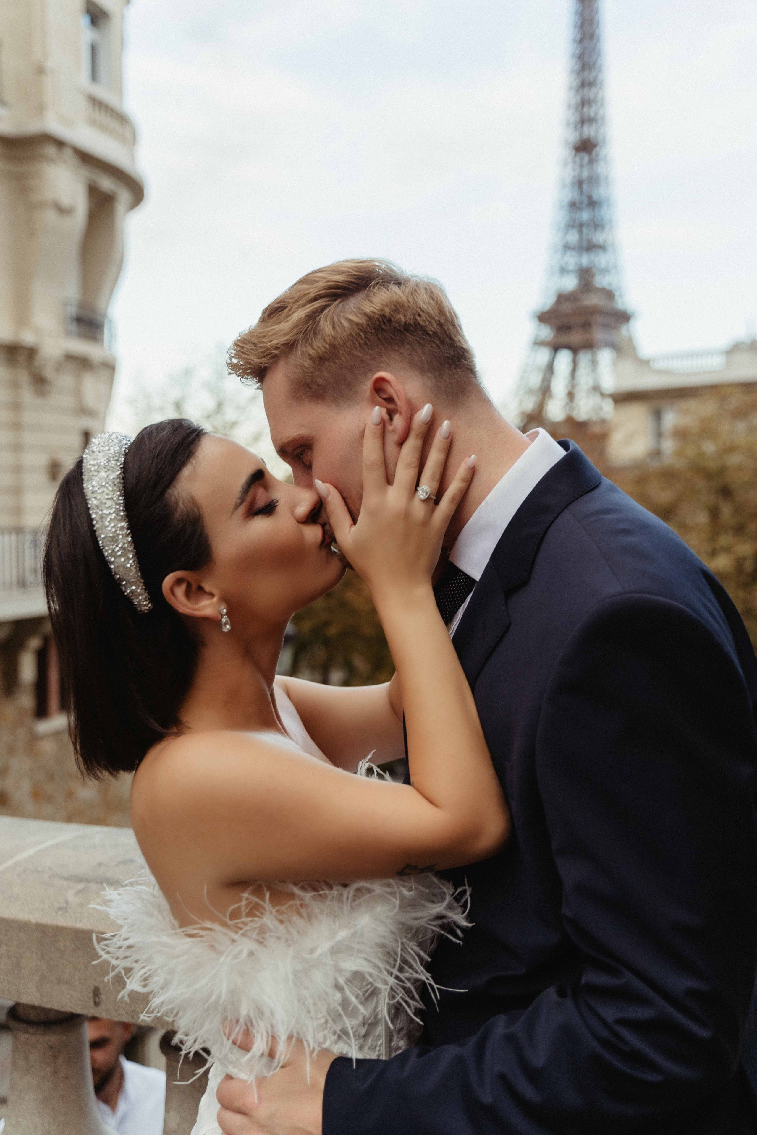 Photographer in Paris Yulia Shkadina | Couples, engagement, pre-wedding, individual photo-shoots in Paris at the best locations