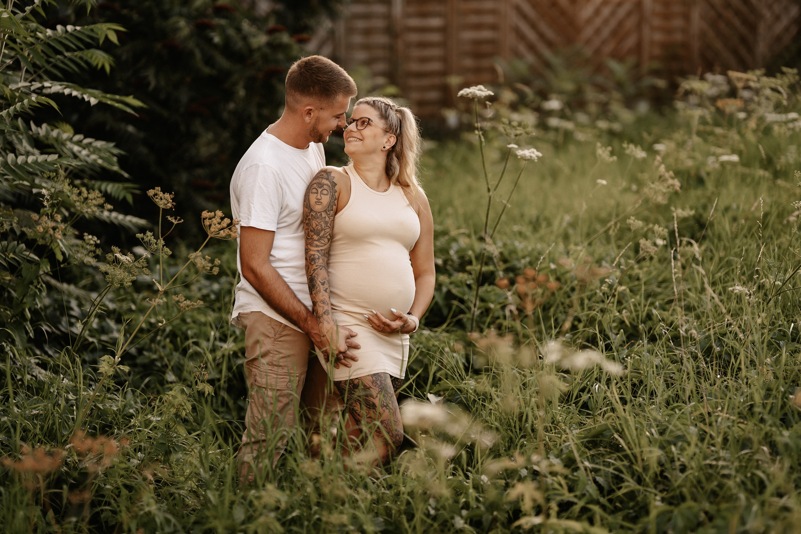 Babybauch im Spätsommer. Portraitfotografie in Gründau Elena Ohnstedt