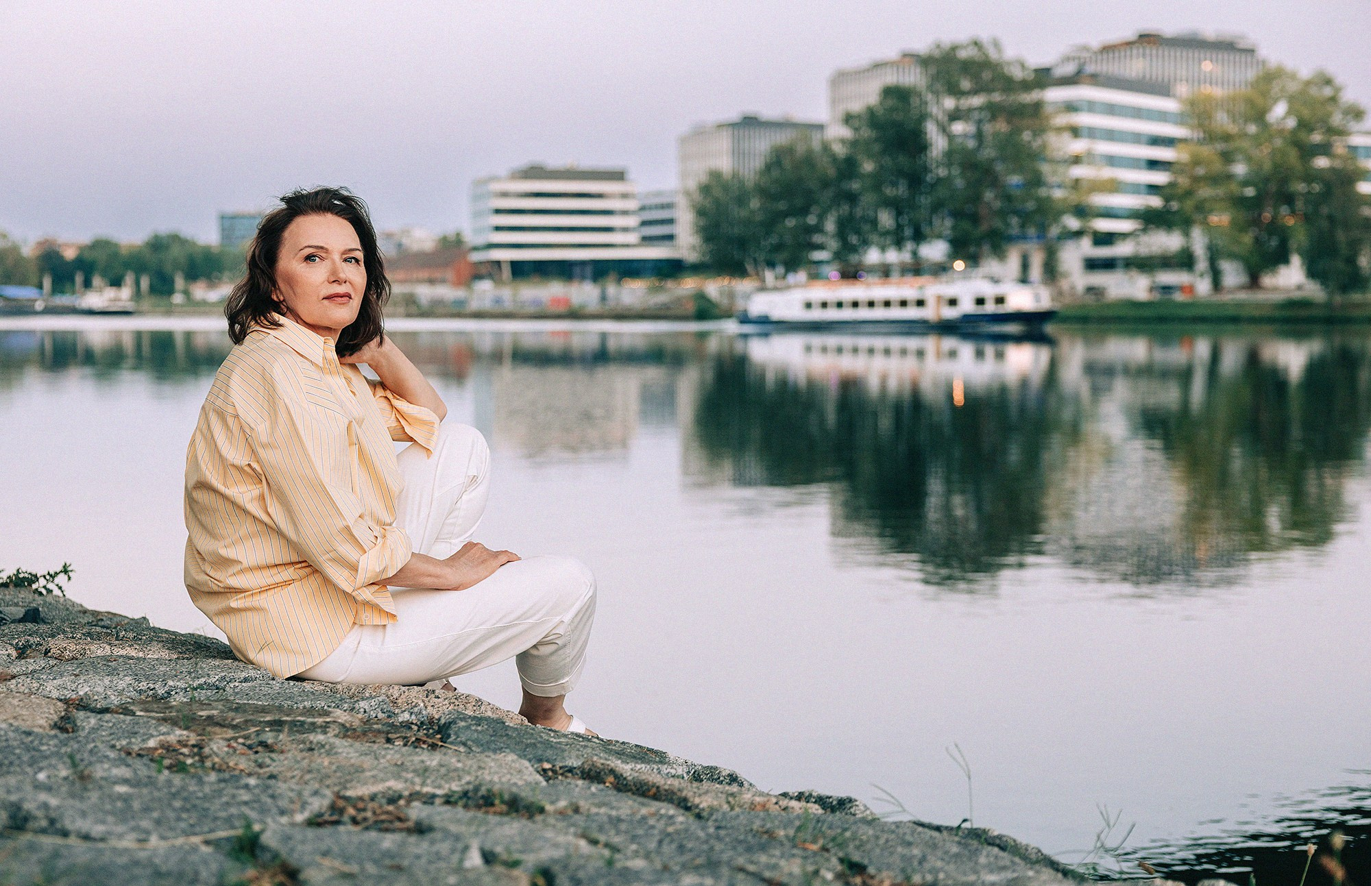 Elena in Troja bridge. Rodinný a svatební fotograf v Praze
