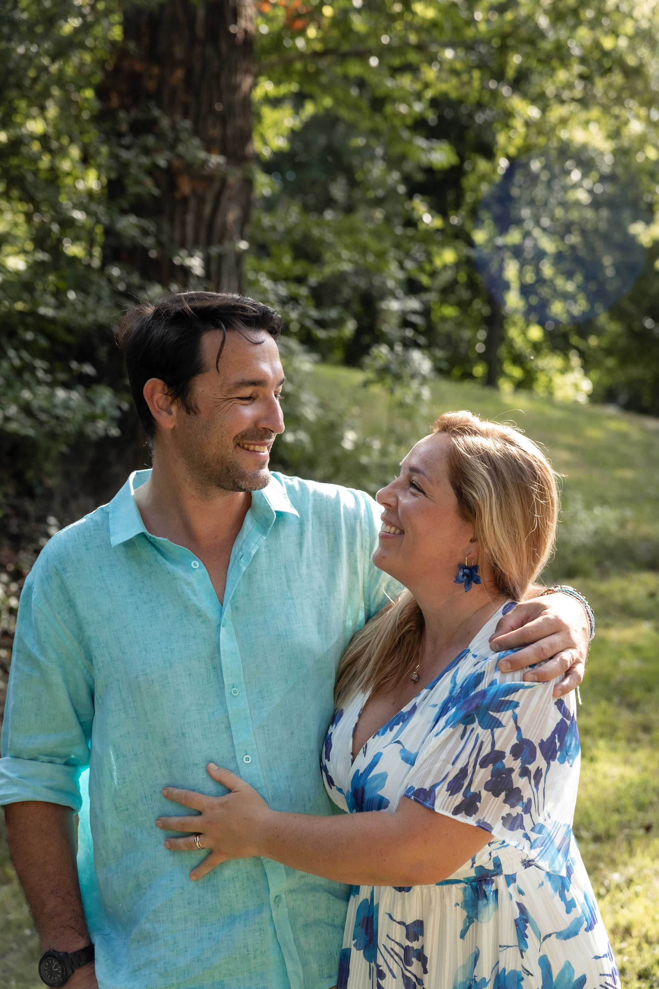 Family photoshoot in Parc du Cabirol, Colomiers. Eugenie Smirnova — wedding, corporate and lifestyle photographer in Toulouse and Southwest France