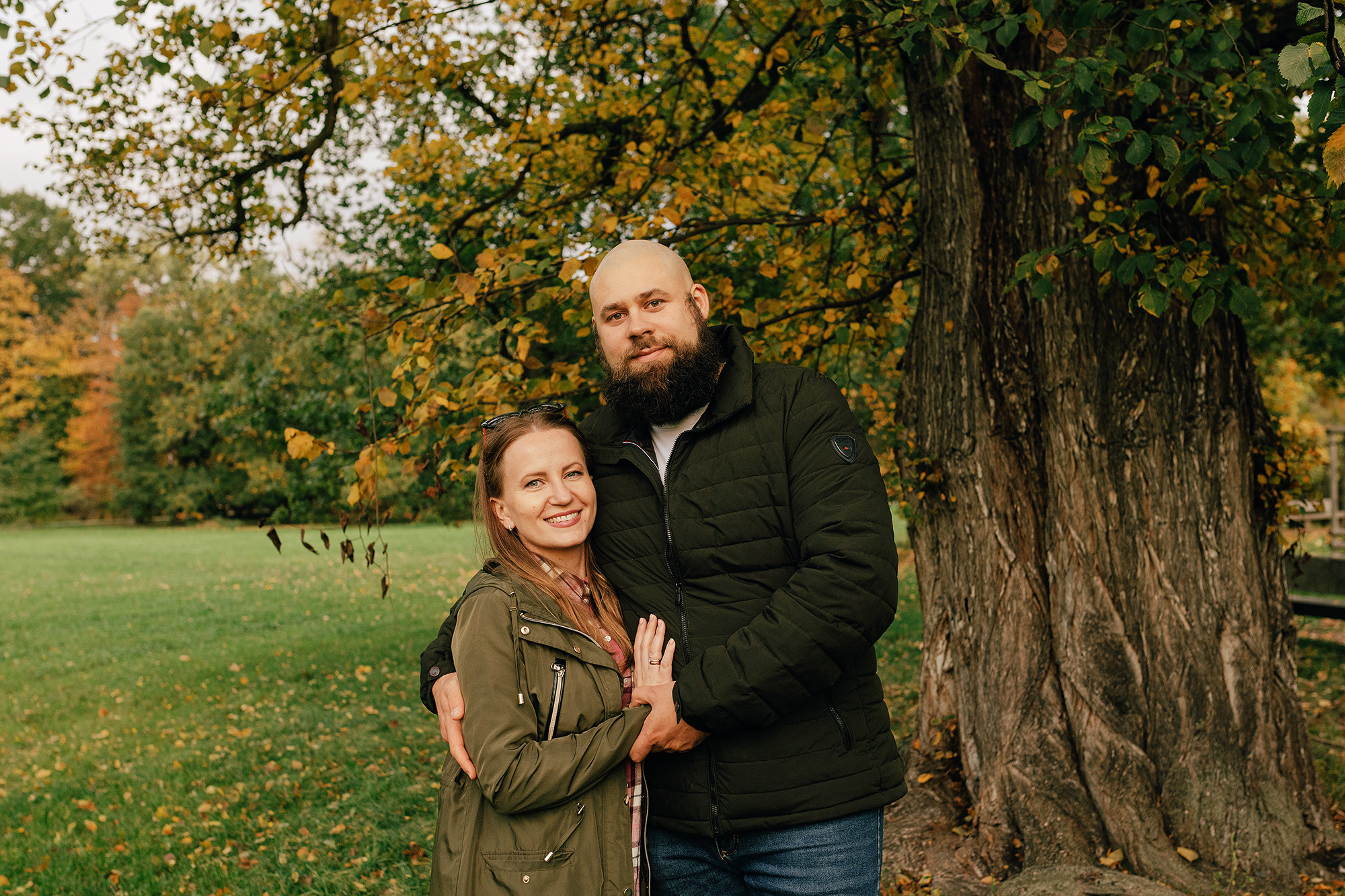 Анна с семьей в парке. Семейный и свадебный фотограф в Праге Наталья Федори