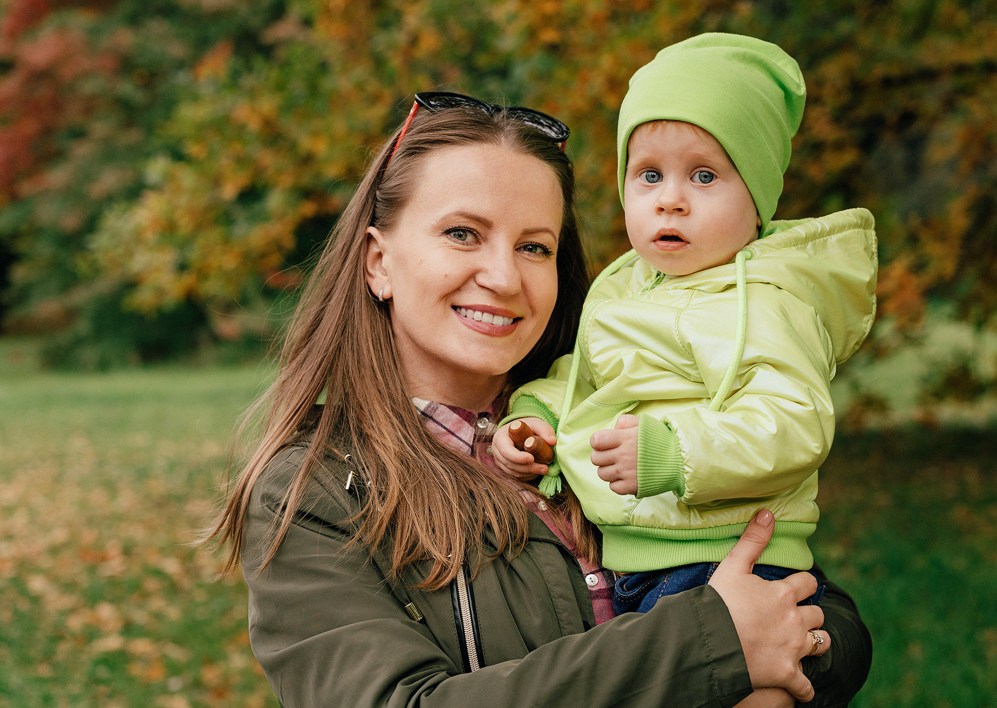 Анна с семьей в парке. Семейный и свадебный фотограф в Праге Наталья Федори