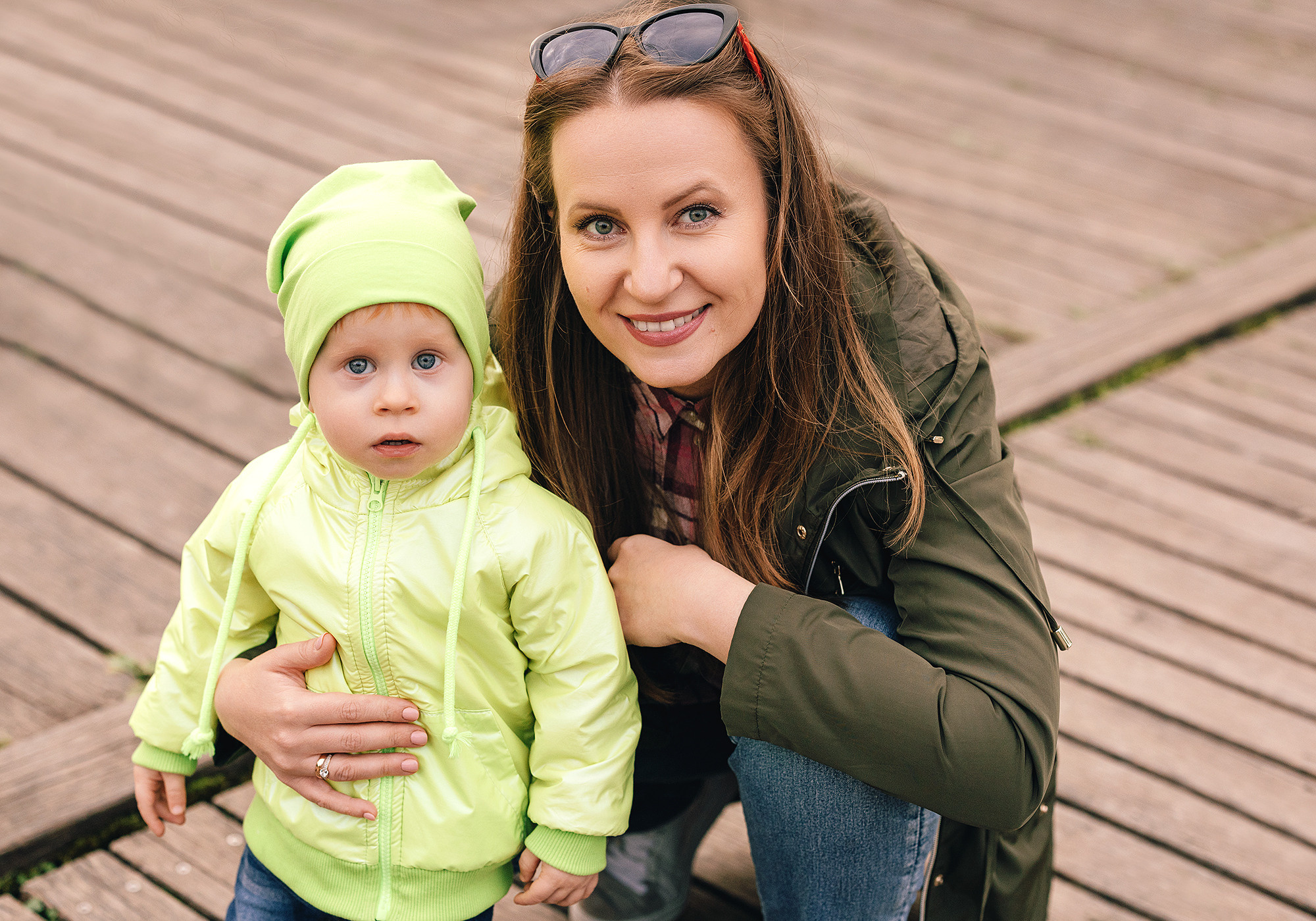 Анна с семьей в парке. Семейный и свадебный фотограф в Праге Наталья Федори