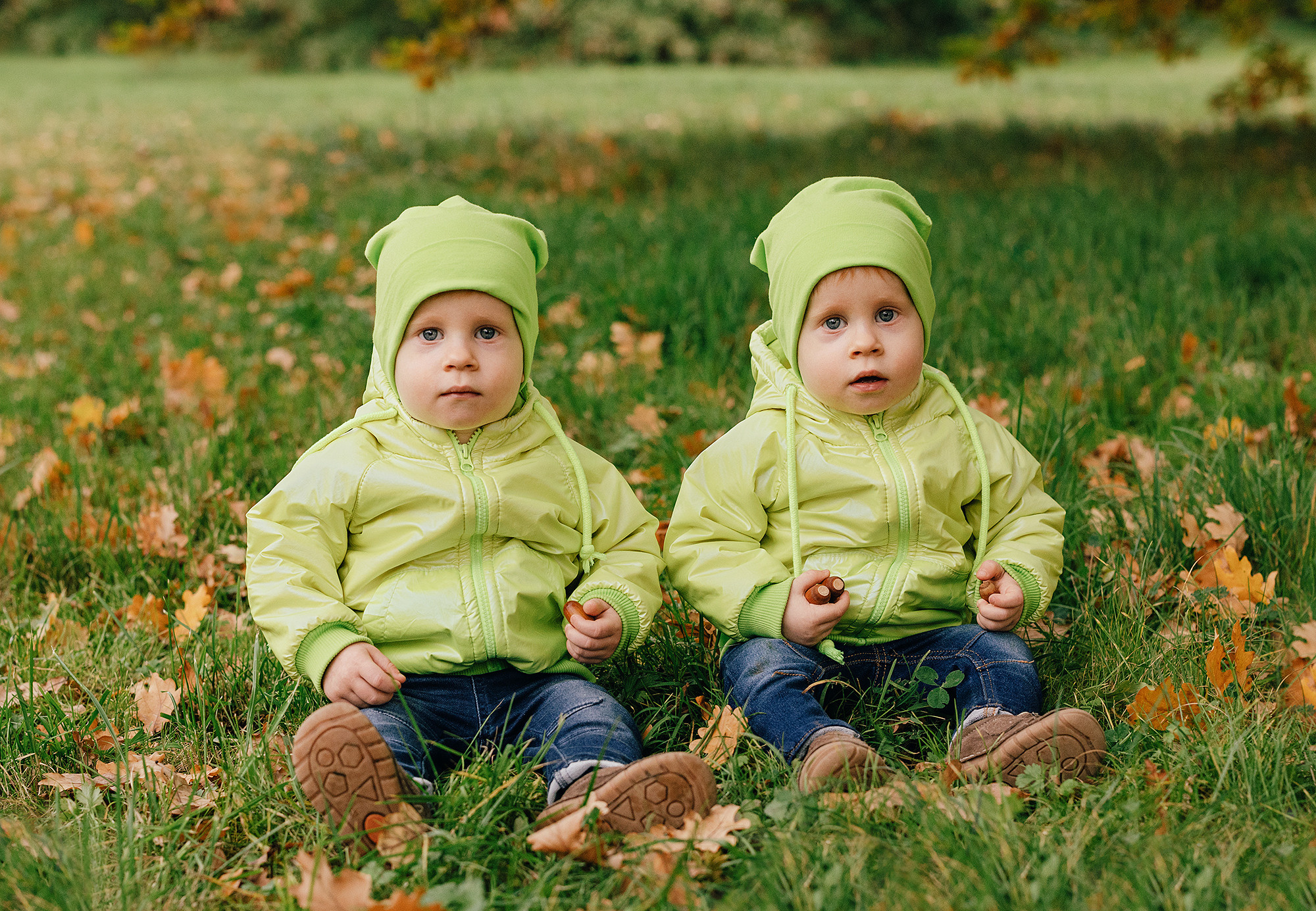 Анна с семьей в парке. Семейный и свадебный фотограф в Праге Наталья Федори