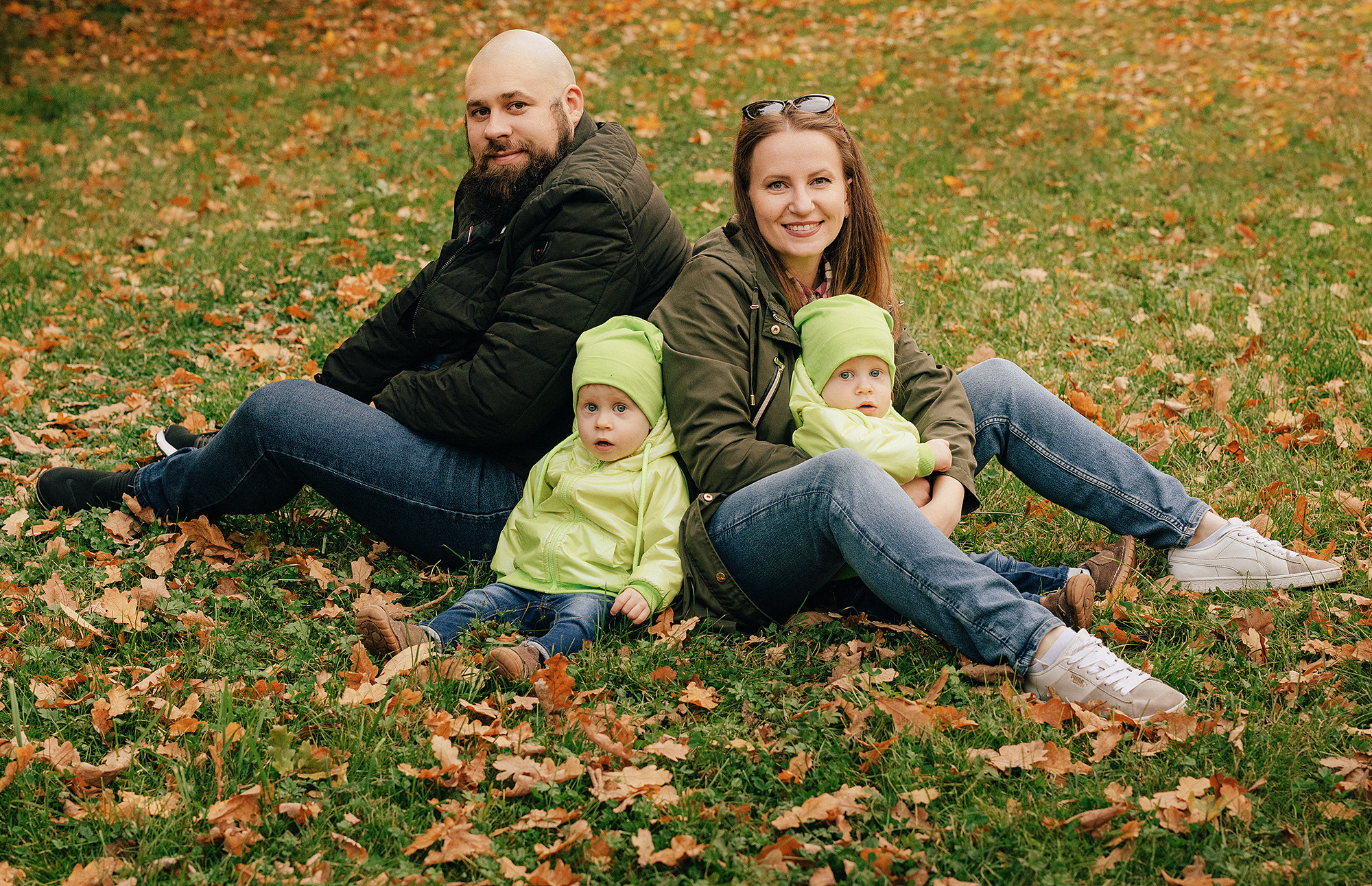 Анна с семьей в парке. Семейный и свадебный фотограф в Праге Наталья Федори