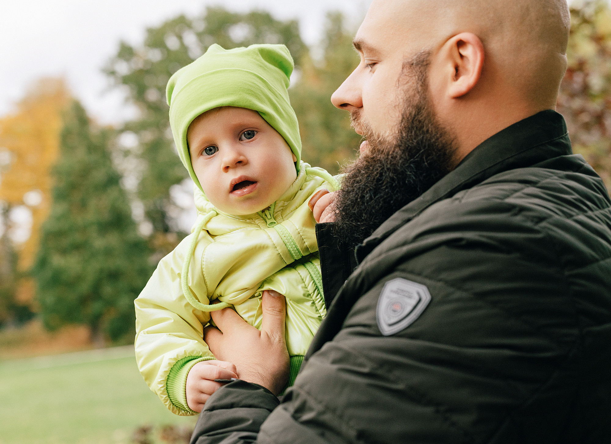 Анна с семьей в парке. Семейный и свадебный фотограф в Праге Наталья Федори