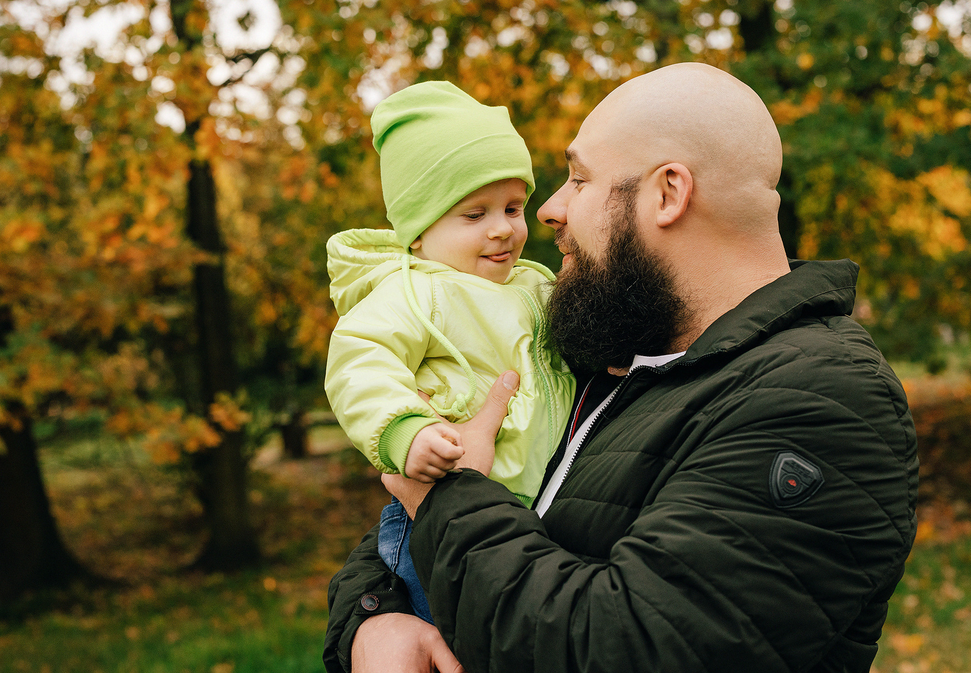 Анна с семьей в парке. Семейный и свадебный фотограф в Праге Наталья Федори