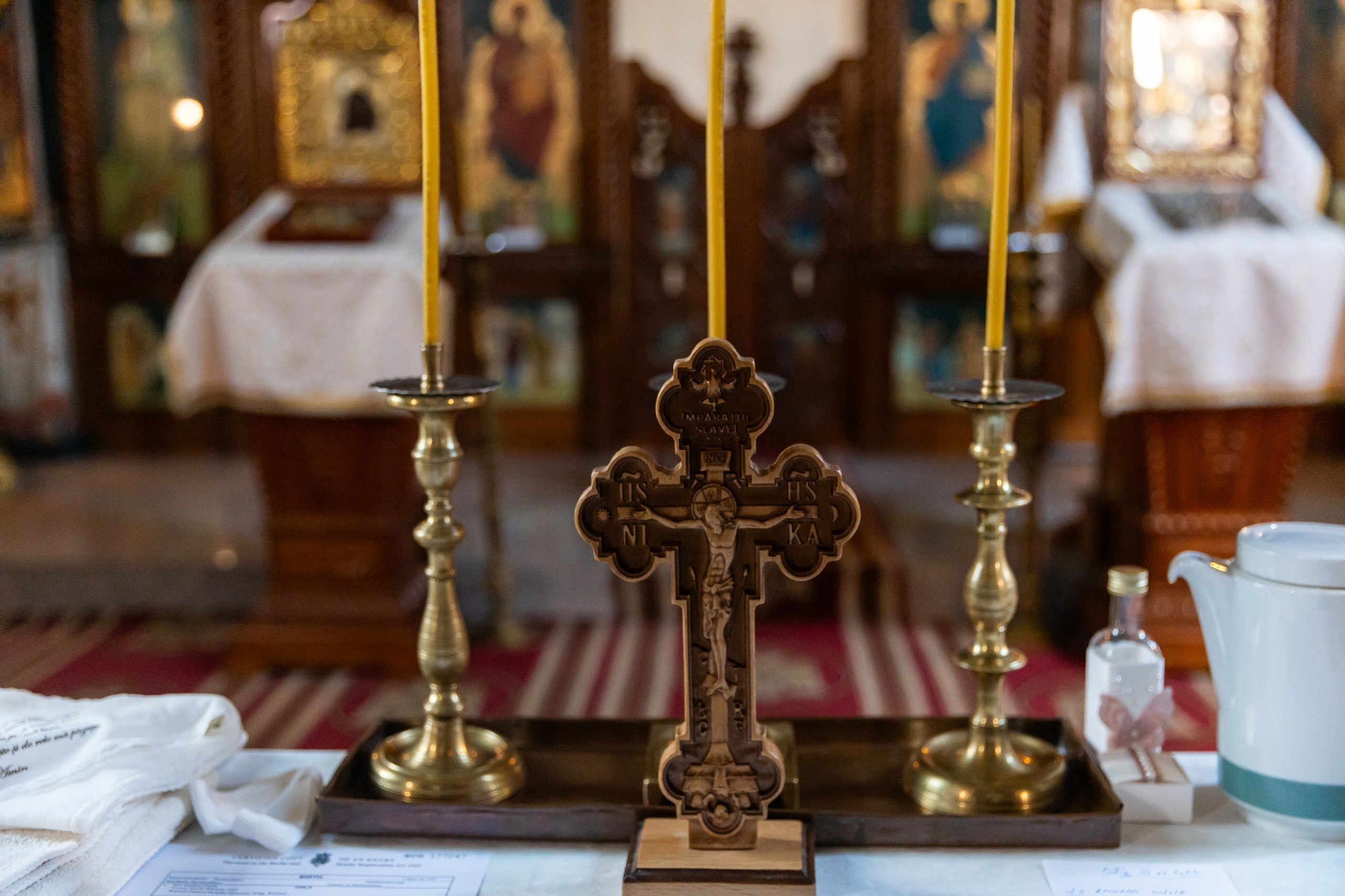 fotograf botez , fotografie botez Botoșani, fotograf Alin Chirilă, amintiri botez, fotografii botez, botez Miruna Parascheva, fotograf copii, fotografie botez în Botoșani-alt="botez , fotografie botez Alin Chirilă, amintiri botez, fotografii emoționante botez Botoșani"-- fotografii-botez-bebelus- amintiri-botez-micuț- moment-sfânt-crestinare- fotografie-emotionanta-botez- detalii-botez-bebelusi- parinti-fericiti-la-botez- fotograf-botez-profesionist- botez-in-biserica-ortodoxa- micuț-botezat-cu-emoție- zâmbete-și-lacrimi-la-botez- bebeluș-la-cristelniță- decor-botez-colorat- botez-cu-dragoste-și-credință- emotie-pura-la-botez- fotograf-botez-botosani- botez-iasi-suceava-fotograf- amintiri-nepretuite-botez-- Preotul ținându-l pe micuțul Mathias Gabriel la botez, în biserica Înălțarea Domnului, Copălău - Detalii de la botezul lui Mathias – lumânare, trusou și icoană - Familia lui Mathias Gabriel alături de micuț, în ziua botezului - Portret emoționant cu mama și bebelușul în brațe, în biserică,fotograf profesionist evenimente Botoșani, Iași, Suceava, Fălticeni, Bacău, Pașcani, Roman - AlinoFotoStudio by Alin Chirilă - servicii foto nuntă, botez, cununie, ședințe foto creative, albume personalizate, fotografii emoționante și calitative pentru cele mai importante momente din viață,fotograf nuntă Botoșani Alin Chirilă, ședință foto botez Iași - AlinoFotoStudio, servicii fotograf profesionist evenimente Suceava, fotograf cununie civilă Fălticeni - Alin Chirilă, album foto nuntă personalizat Bacău.“Bebeluș botezat în biserică, ținut în brațe de nași” • “Detaliu cu lumânarea de botez decorată cu flori albe” • “Părinți emoționați alături de copilul lor la ceremonia de botez” • “Masa festivă de botez cu decor tematic și tort personalizat” • “Momentul în care preotul toarnă apă sfințită pe fruntea bebelușului” “Bebeluș în rochie albă de botez, zâmbind în brațele mamei” • “Detaliu cu cruciulița de botez așezată pe o pernă de satin” • “Părinți și nași aprinzând lumânările în timpul ceremoniei de botez” • “Tort de botez decorat cu figurine tematice și numele copilului” • “Copil botezat dormind liniștit în pătuțul decorat festiv” • “Momentul în care preotul binecuvântează copilul în fața altarului” • “Invitați adunându-se în jurul mesei festive la petrecerea de botez” • “Bebeluș ținând în mână o jucărie personalizată primită la botez” • “Familie fericită pozând împreună după ceremonia de botez” • “Decor tematic cu baloane și flori la locația petrecerii de botez” fotograf Botoșani fotograf evenimente fotograf botez Alin Chirila fotograf alinofotostudio.fotograf botez Amelis Maria, fotografie botez Botoșani, fotograf Alin Chirilă, amintiri botez, fotografii botez, botez Amelis Maria, fotograf copii, fotografie botez în Botoșani,