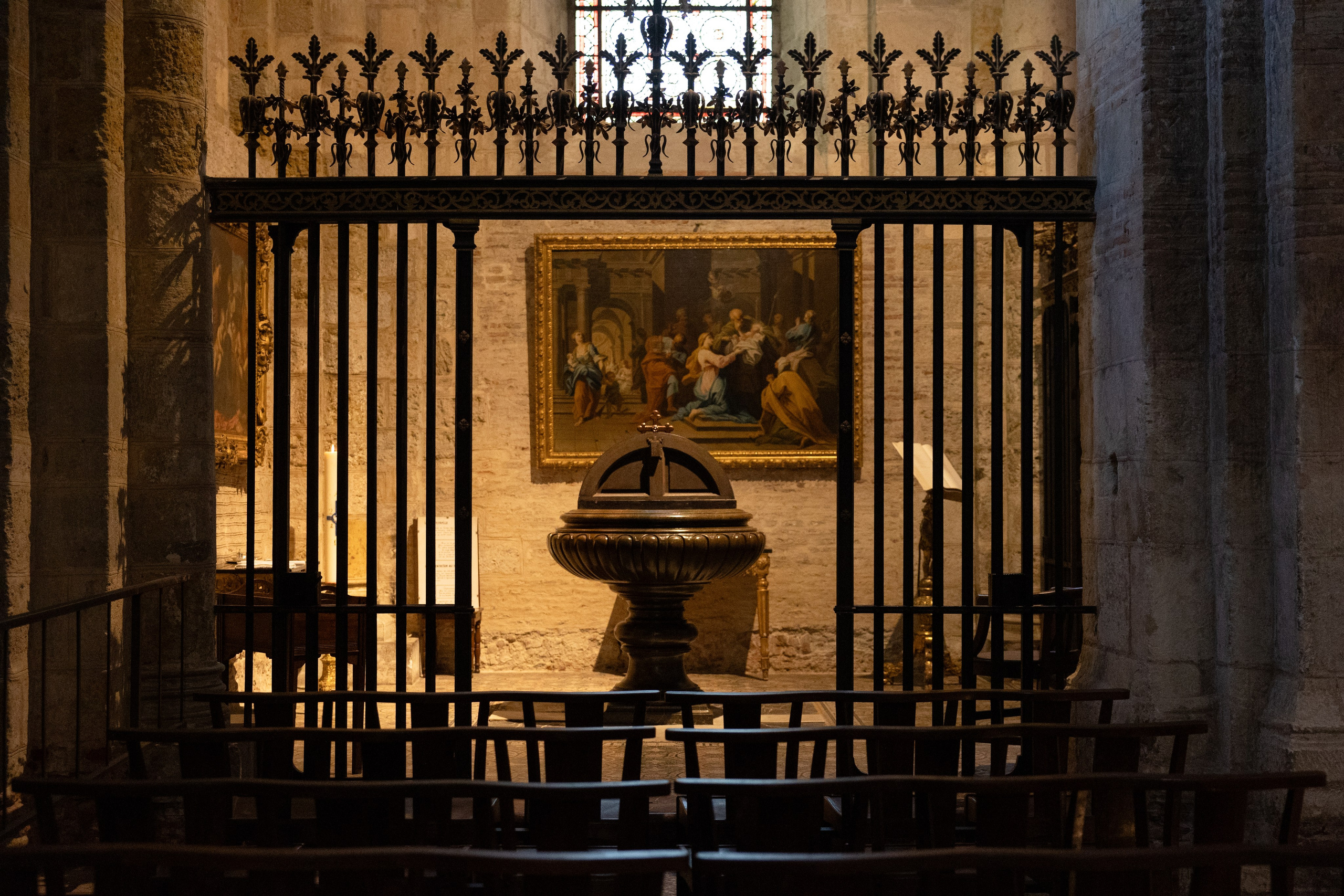 The Baptism of Diana in the Church of Saint-Sernin in Toulouse. Евгения Смирнова — фотограф в Тулузе и юго-западной Франции