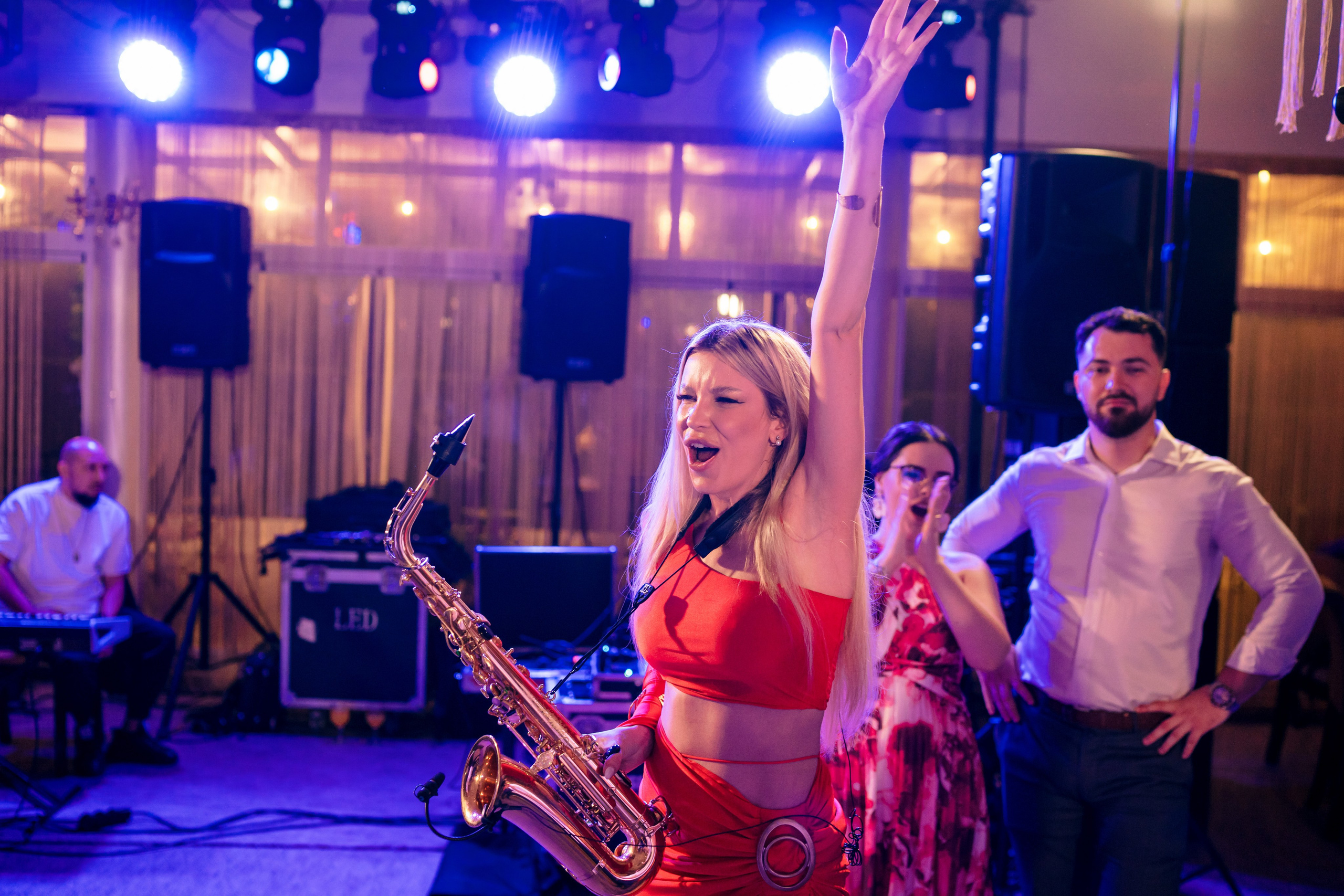 Crina & Cătălin. Acasă