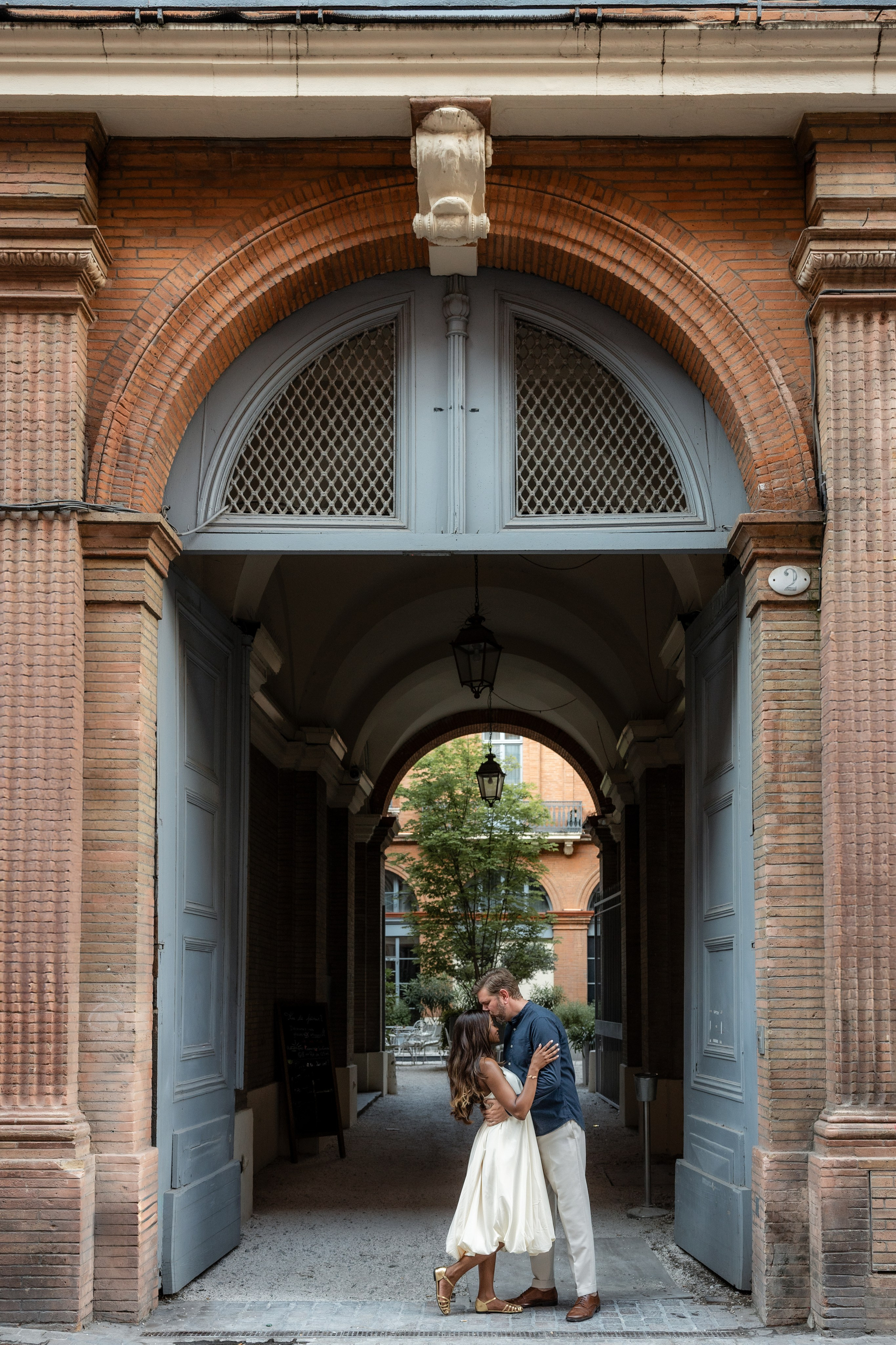 Engagement loves tory photoshoot in Toulouse. Anah & Andrew. Eugenie Smirnova — wedding, corporate and lifestyle photographer in Toulouse and Southwest France